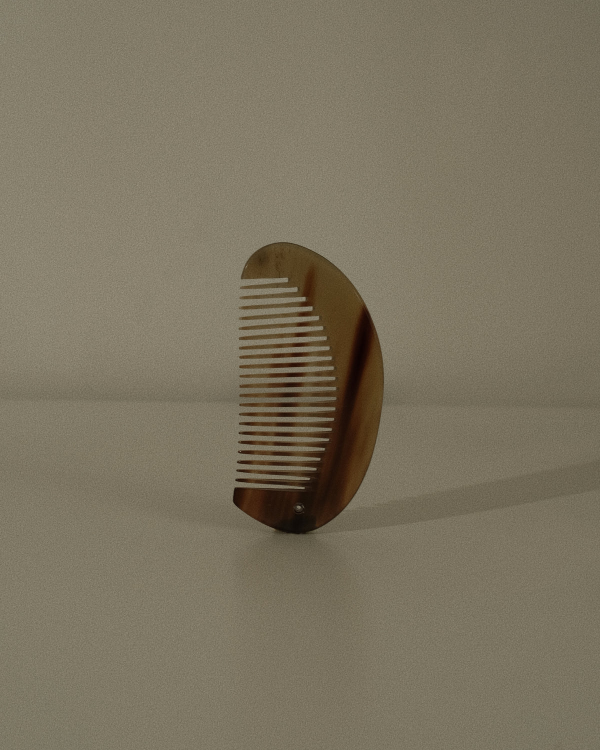 Curved Travel Horn Comb 002