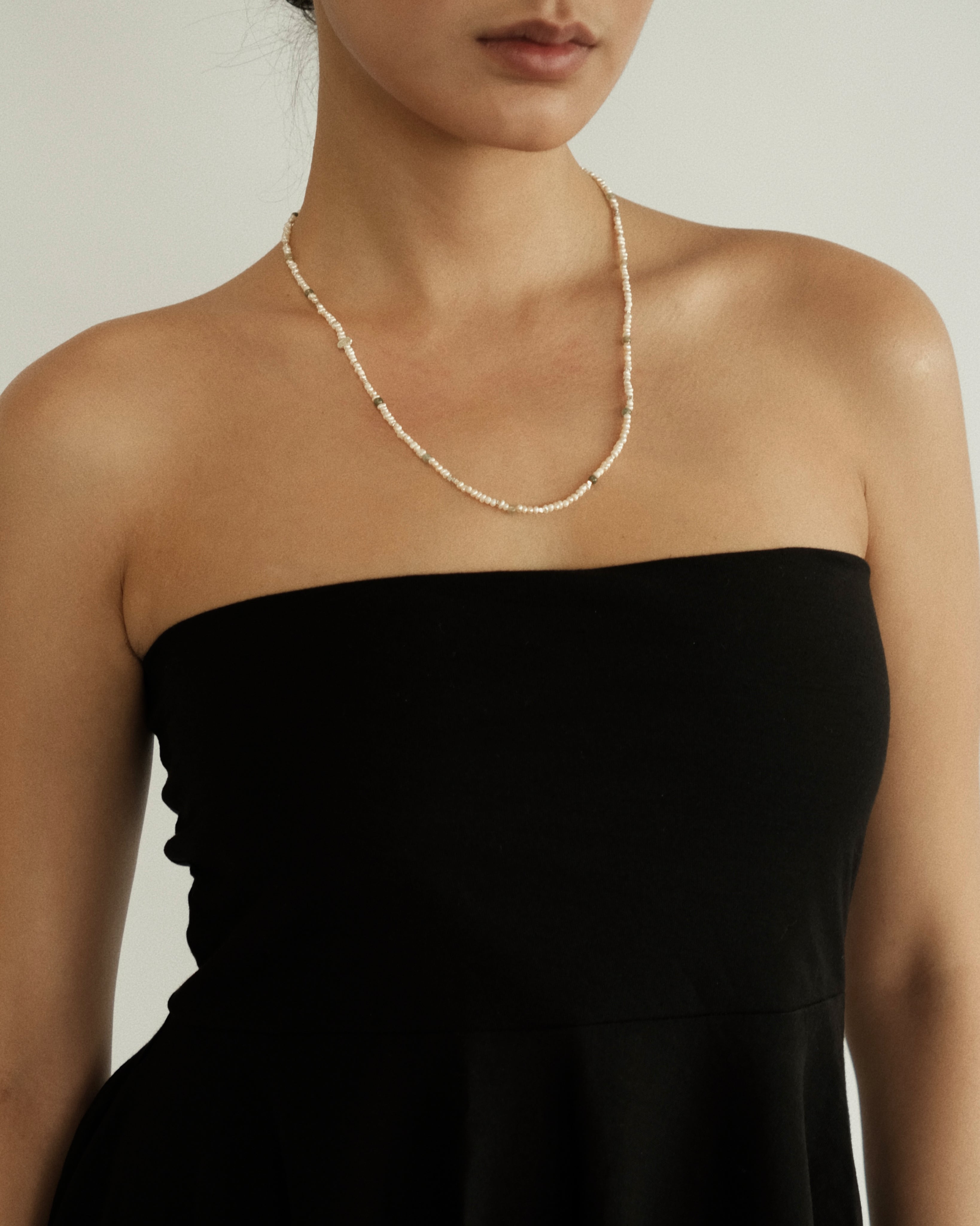 The Teal Pearl Necklace 001
