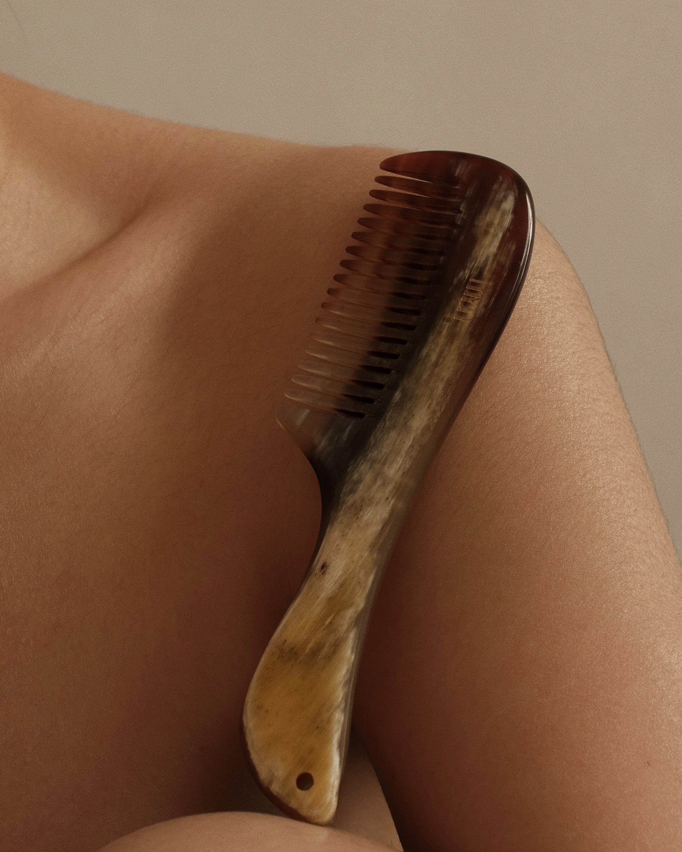 The Petite Dresser Horn Comb