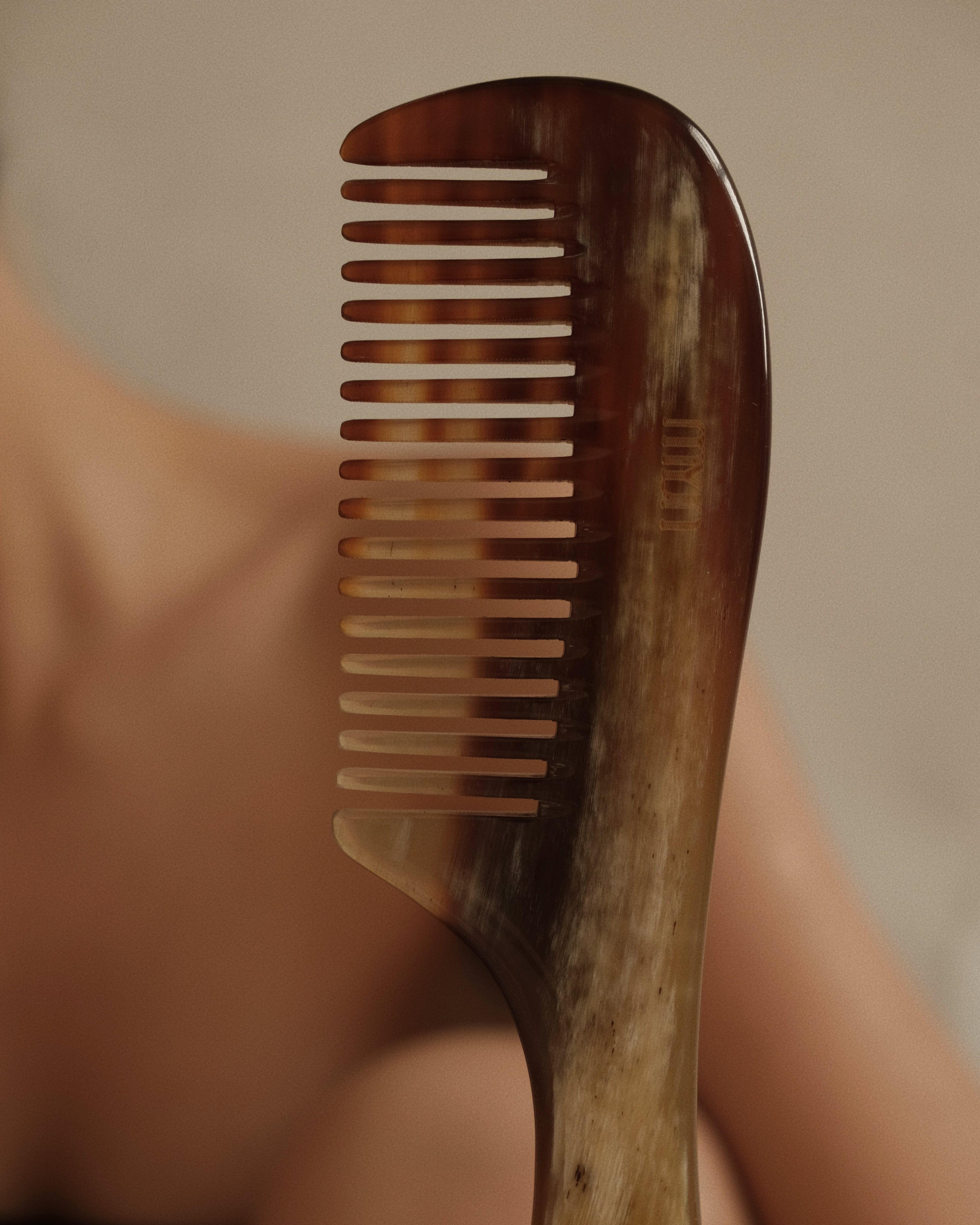 The Petite Dresser Horn Comb