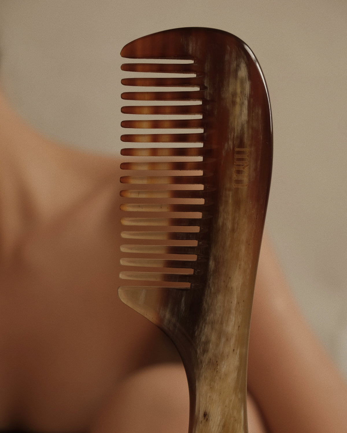 The Dresser Horn Comb