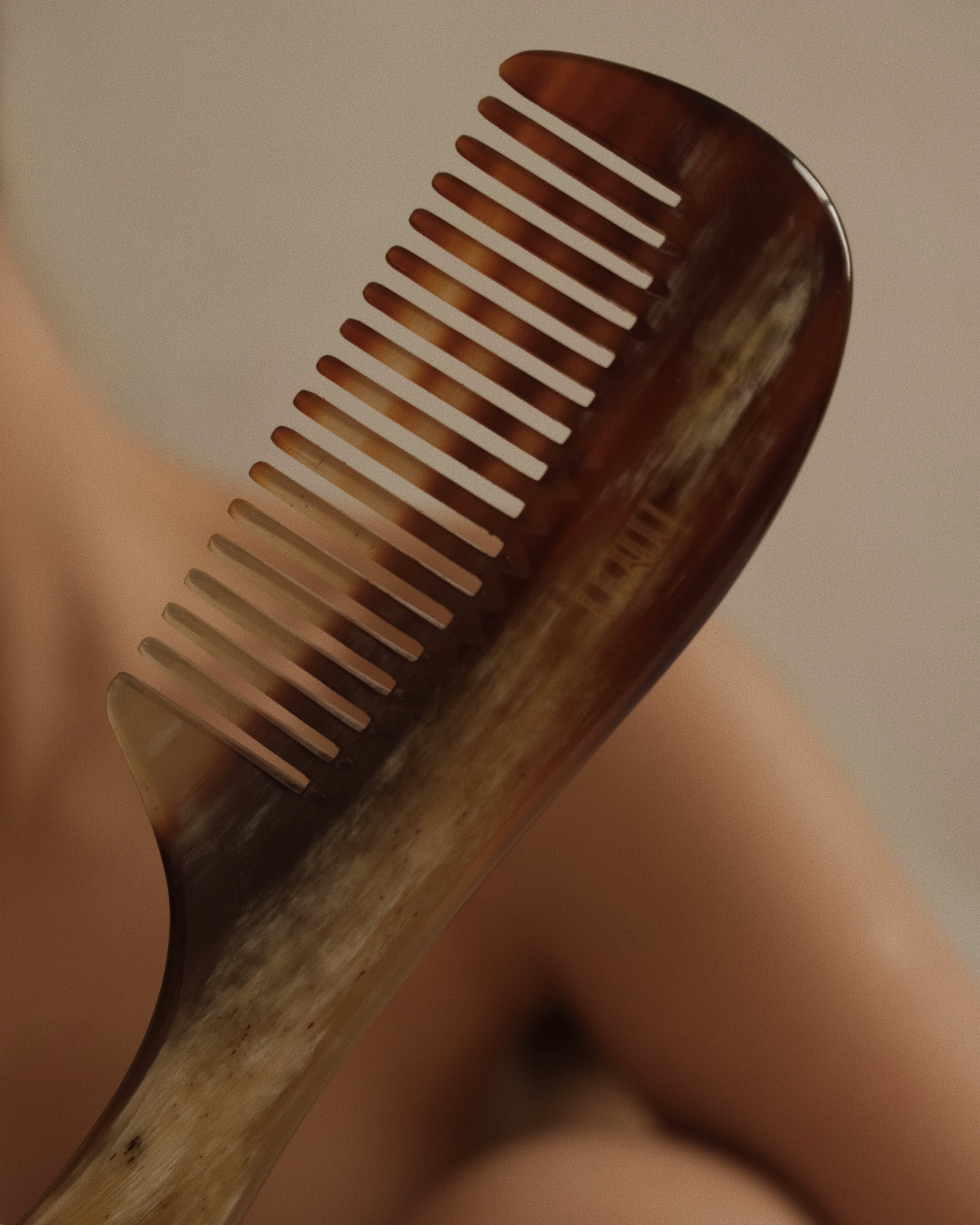 The Petite Dresser Horn Comb