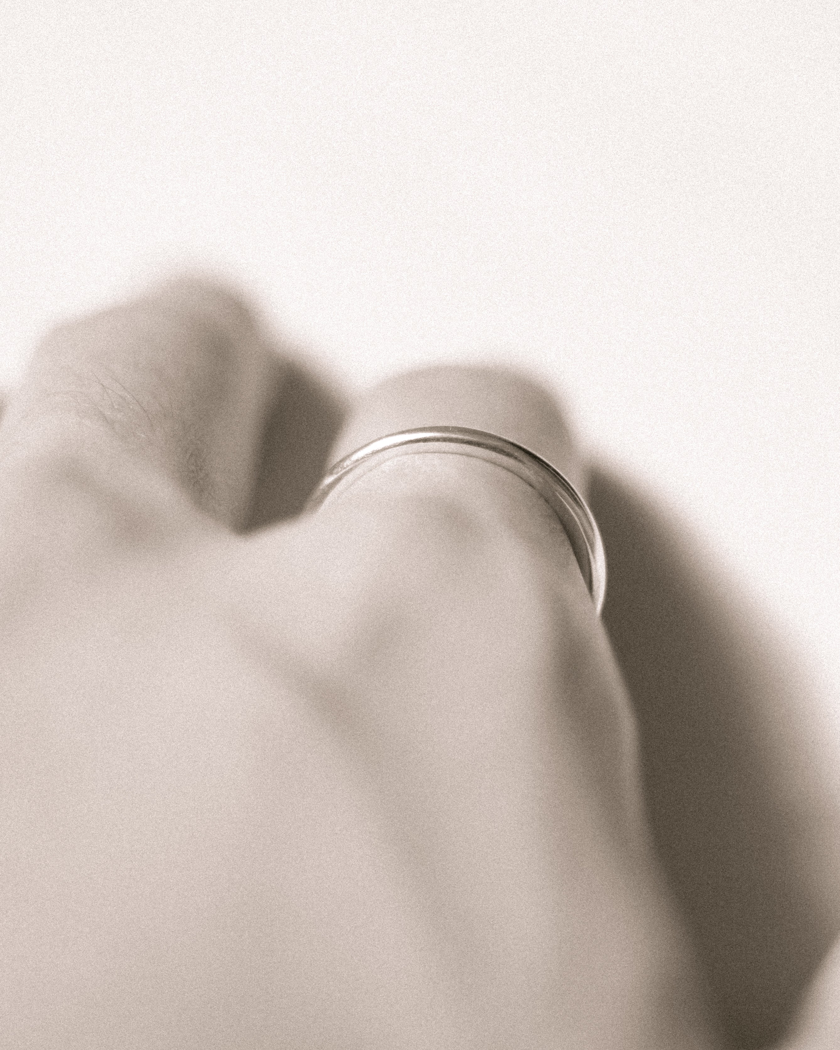 Goma Tiny Round Band Ring