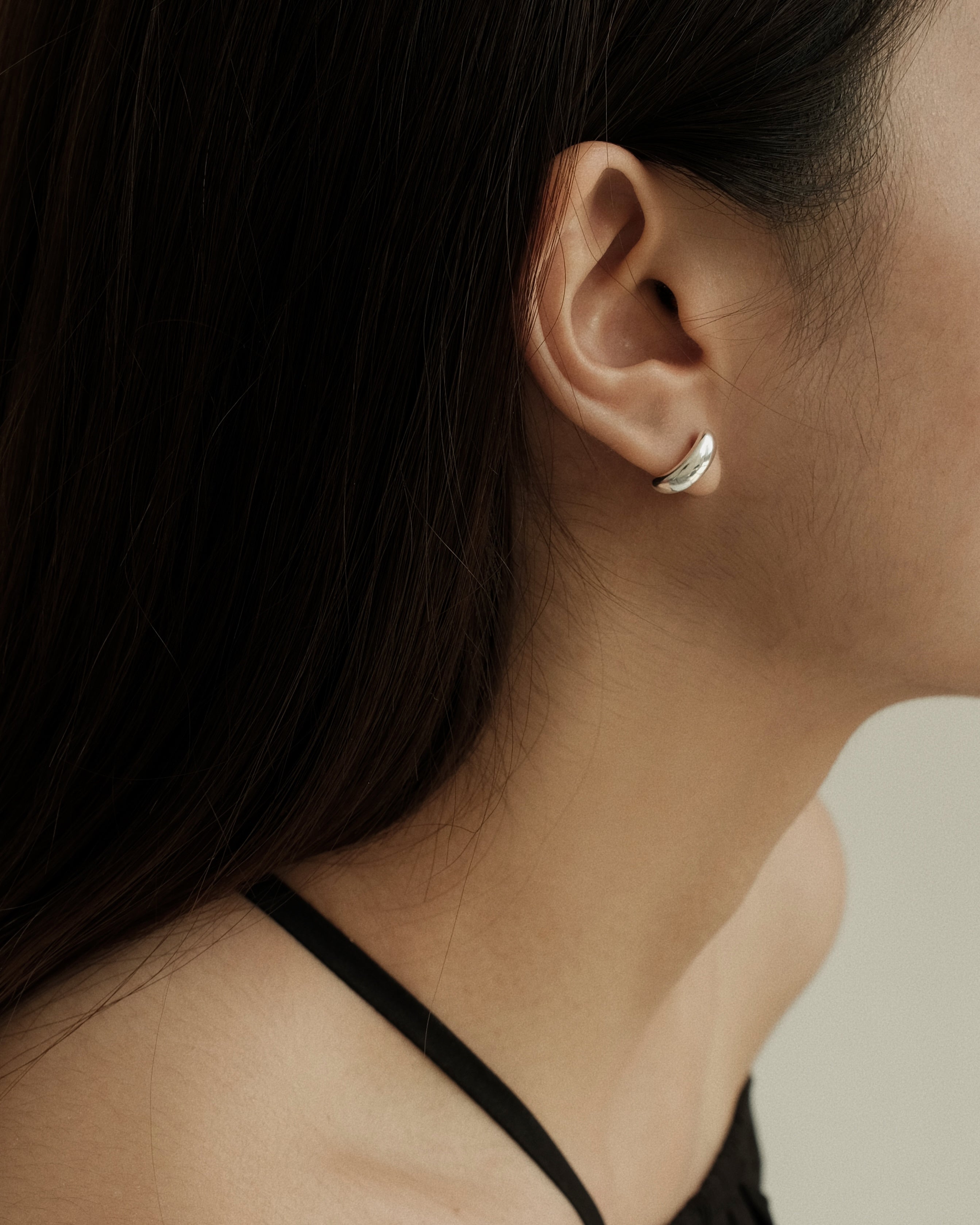 Kiana Flat Curved Stud Earrings