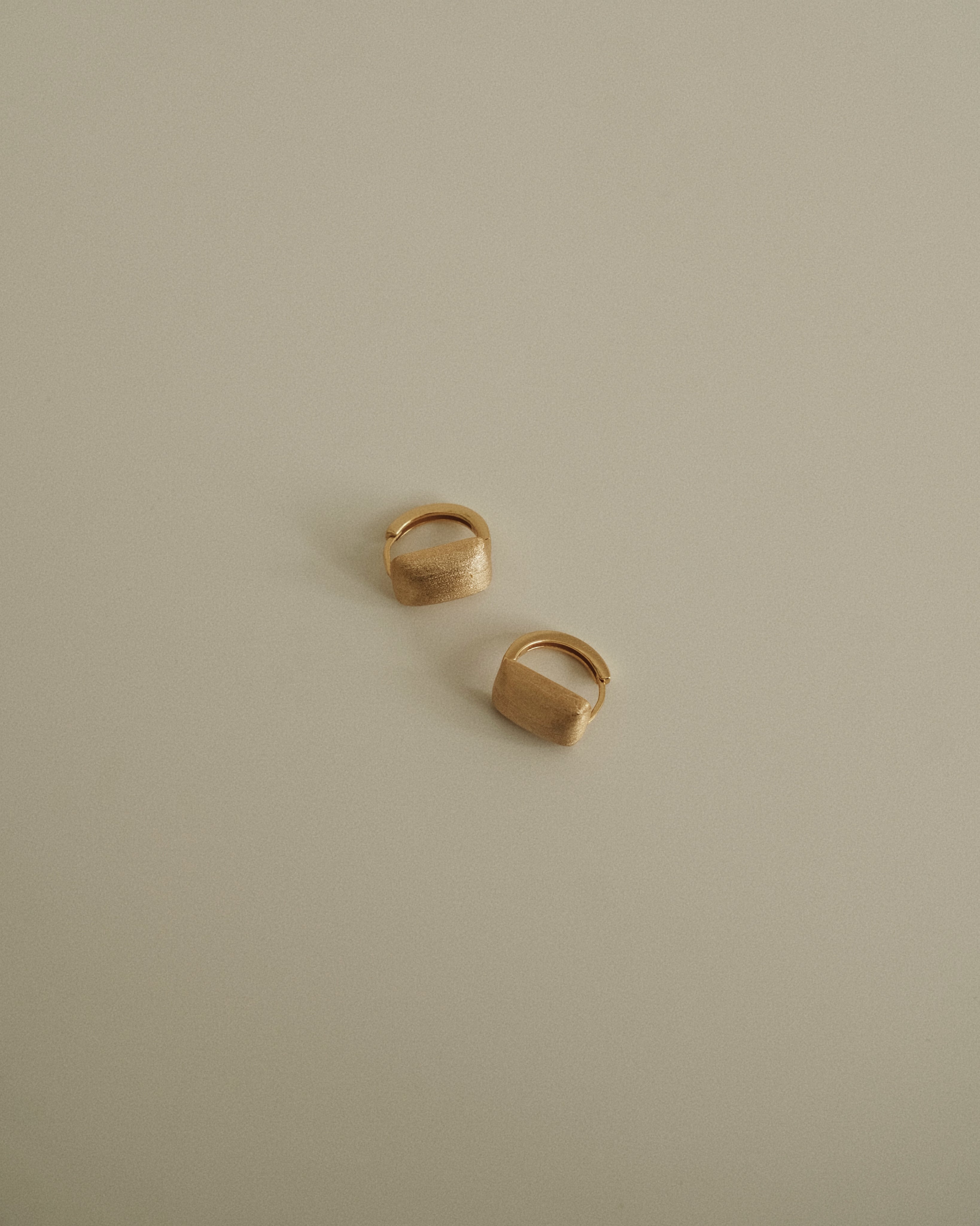 Kei Brushed Ractangle Hoop Earrings