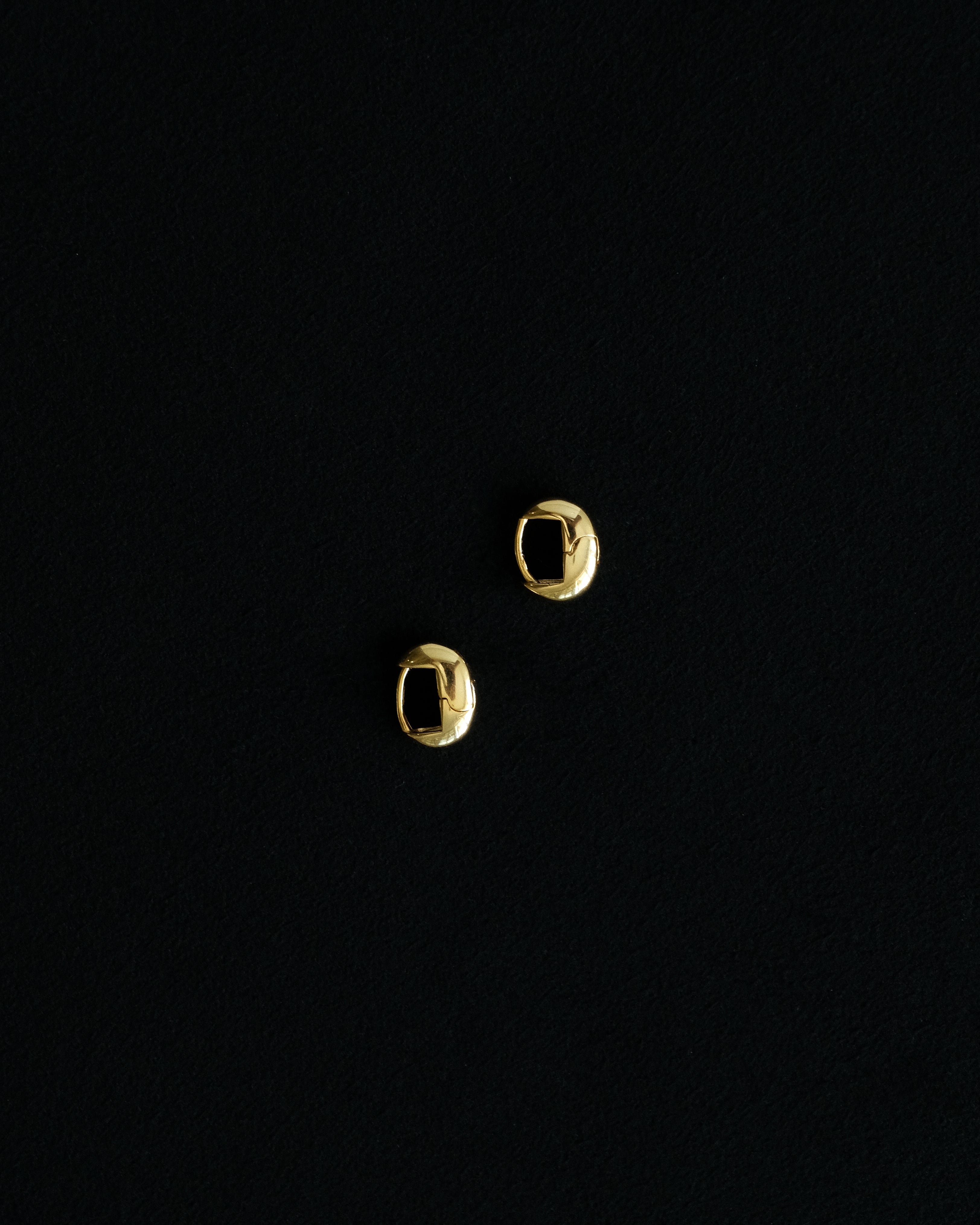 Oera Tiny Lock Hoop Earrings