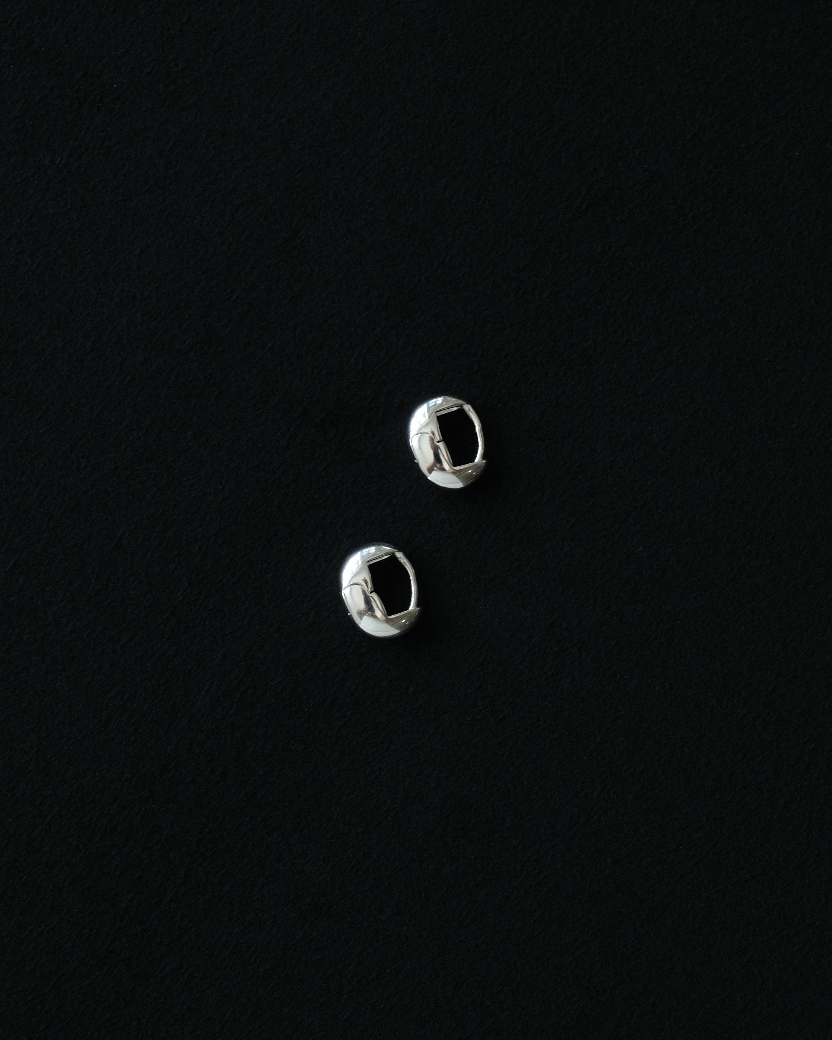 Oera Tiny Lock Hoop Earrings
