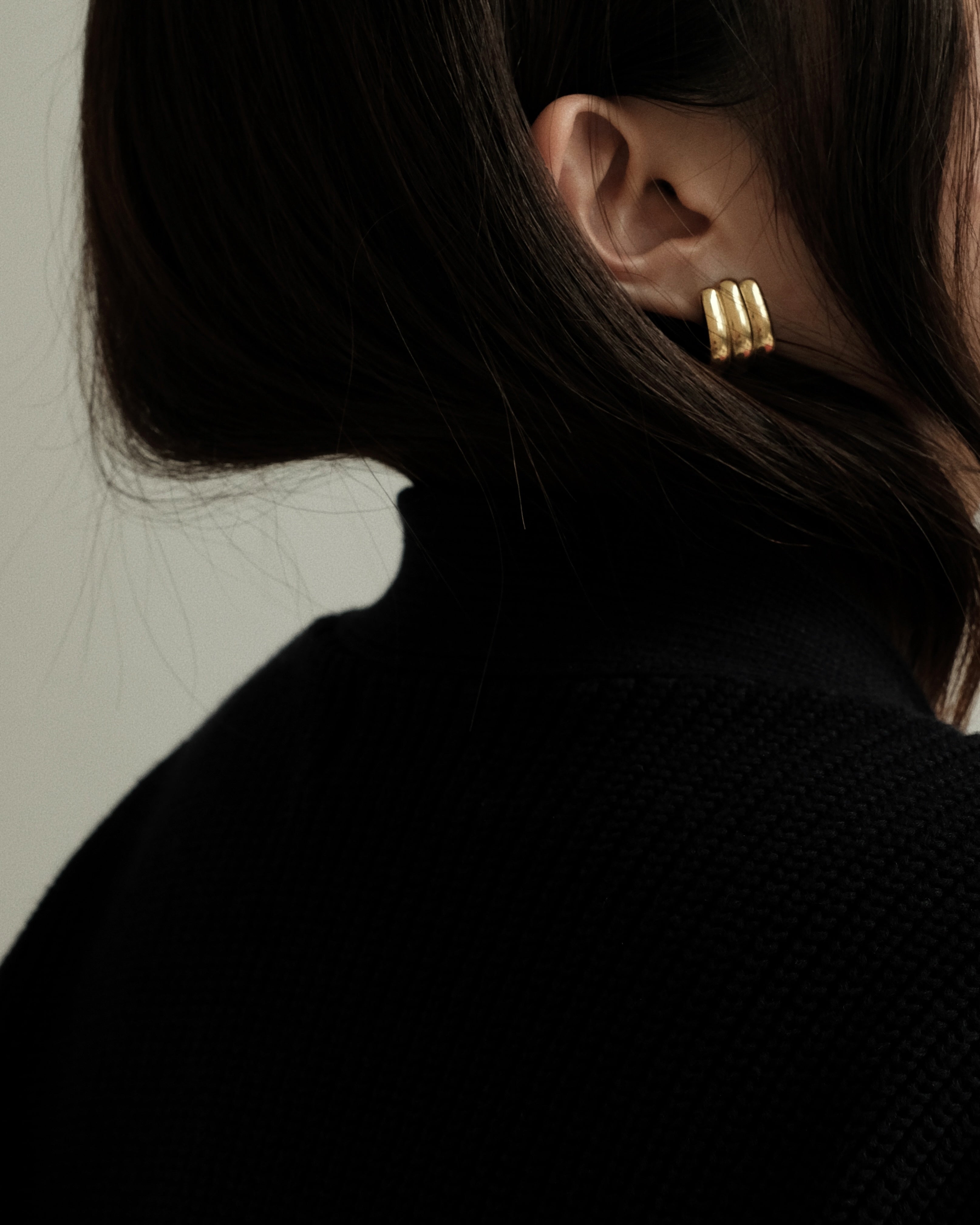 Lilou Buttery Curved Bold Earrings