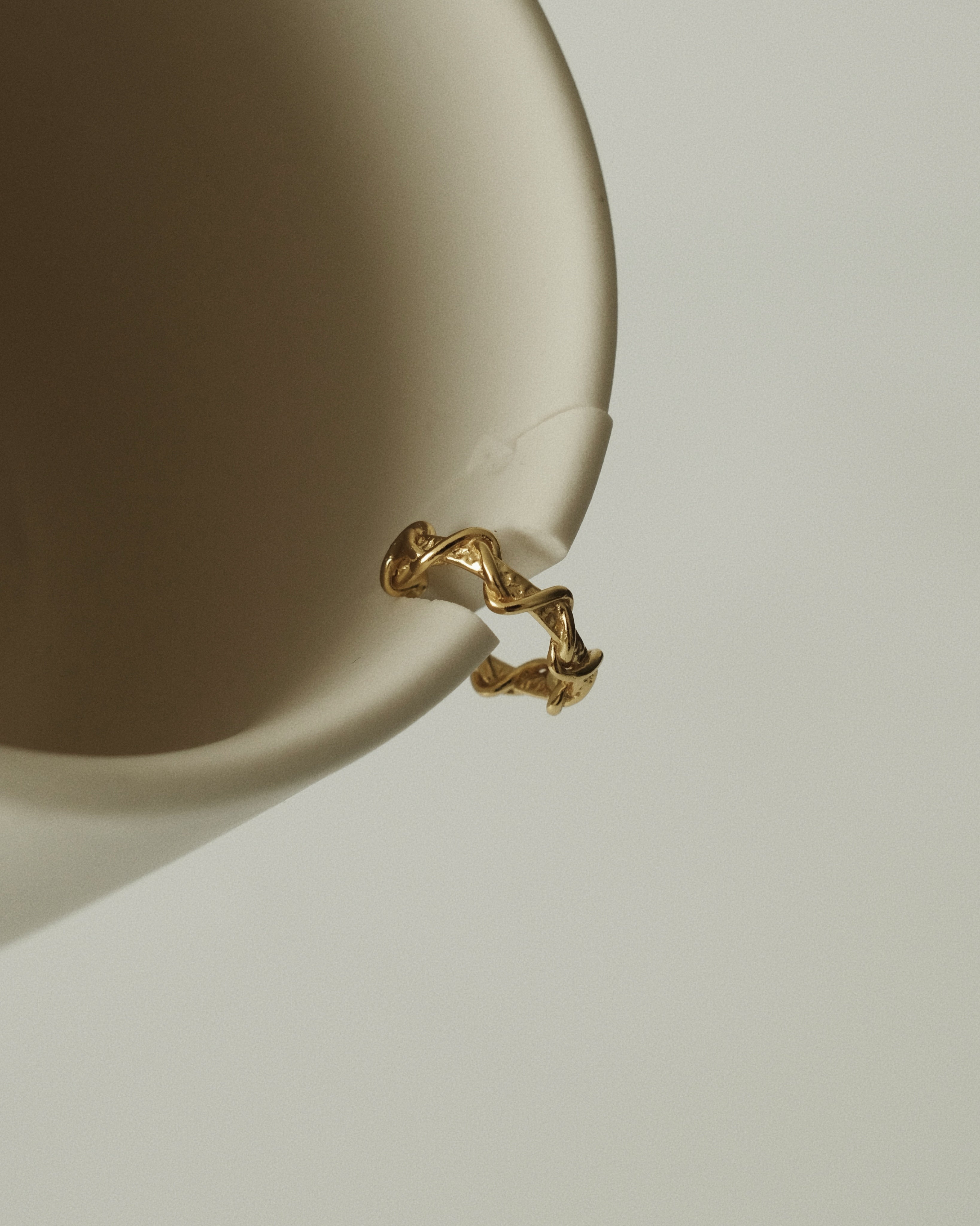 Baia Twist Ear Cuff