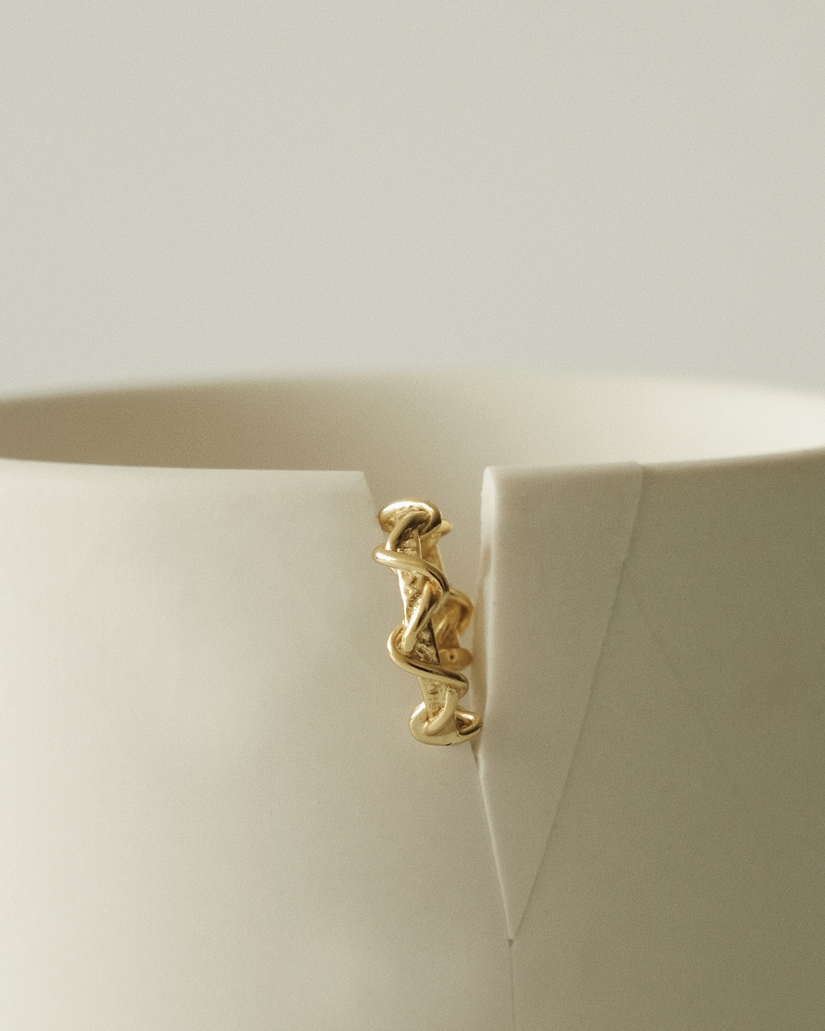 Baia Twist Ear Cuff