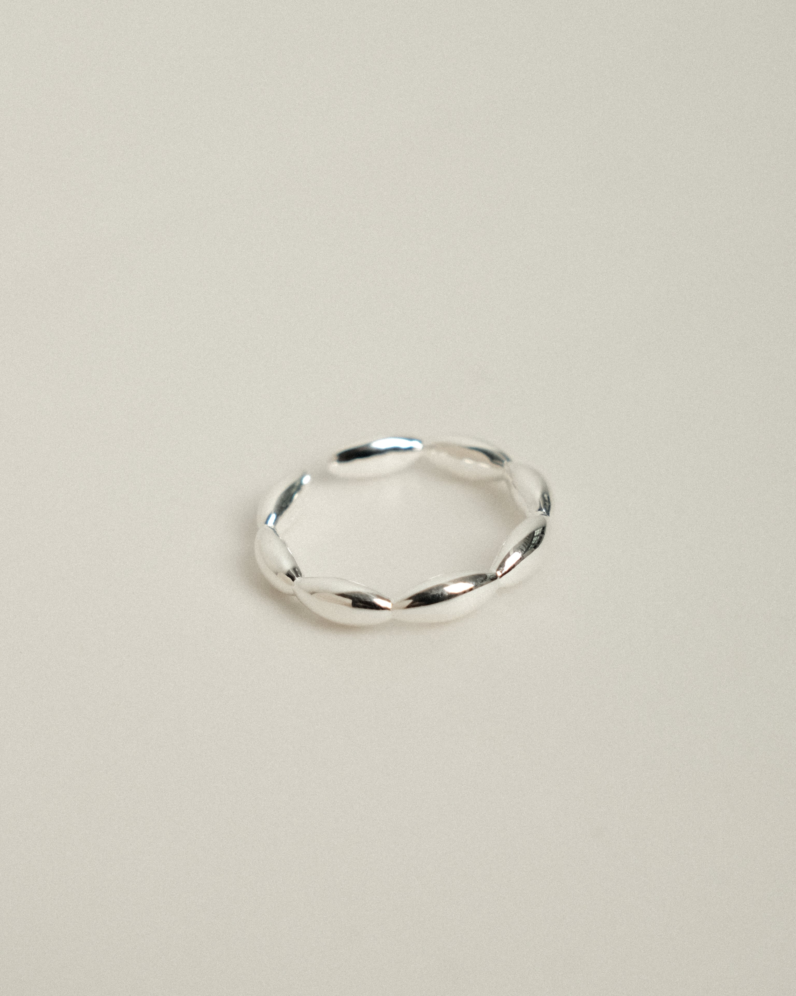 Olpe Olive Beaded Band Ring