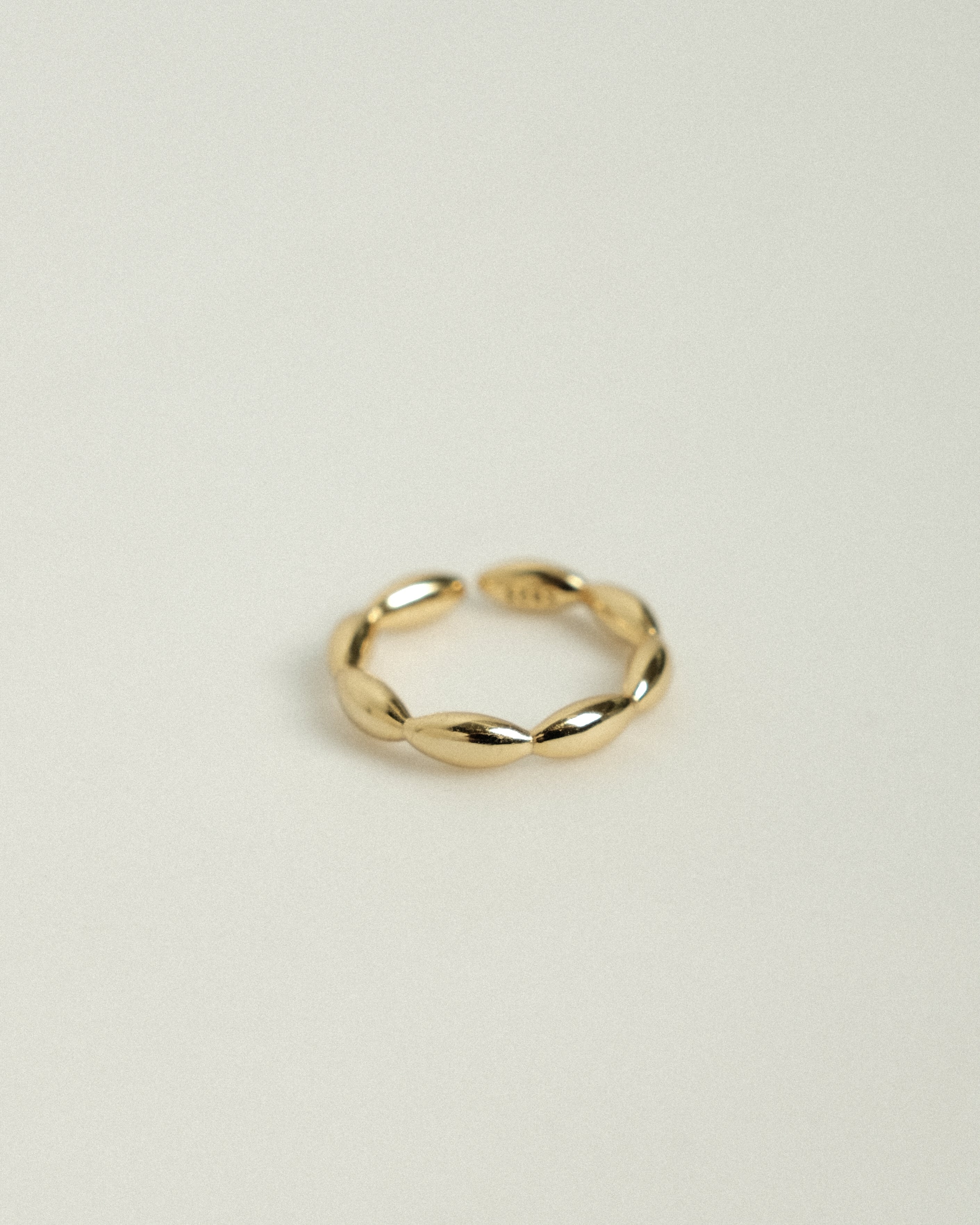 Olpe Olive Beaded Band Ring