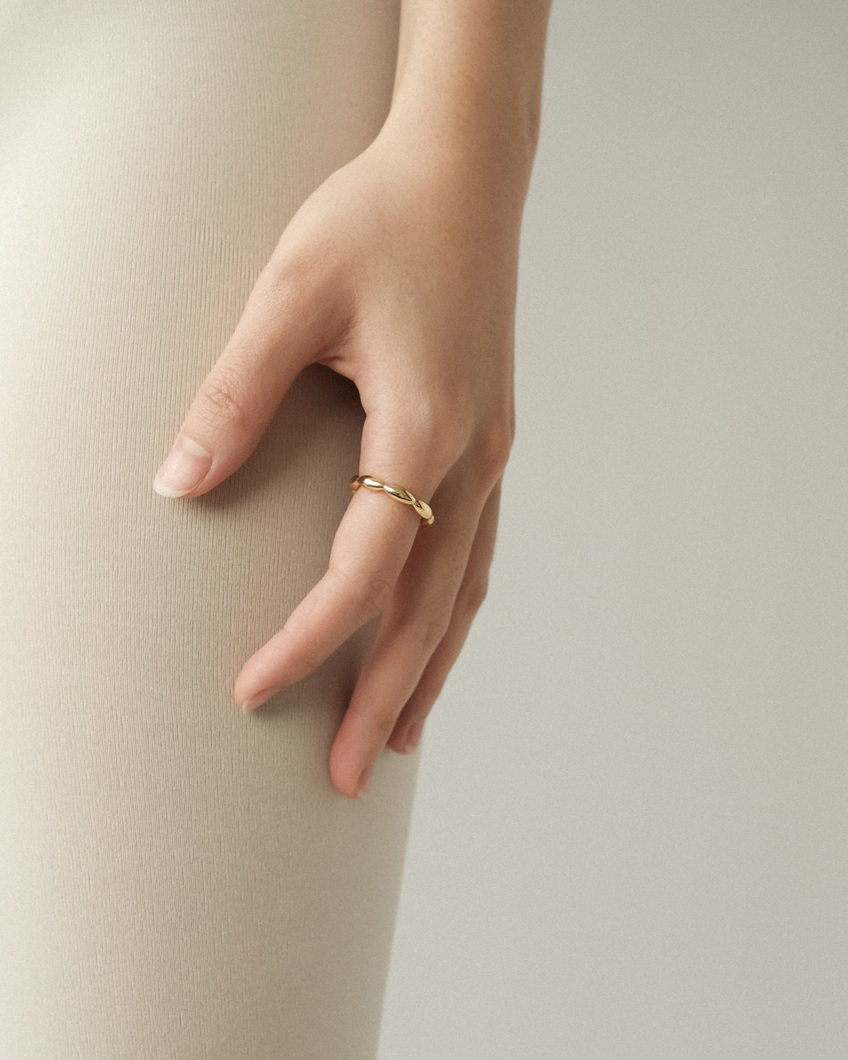 Olpe Olive Beaded Band Ring