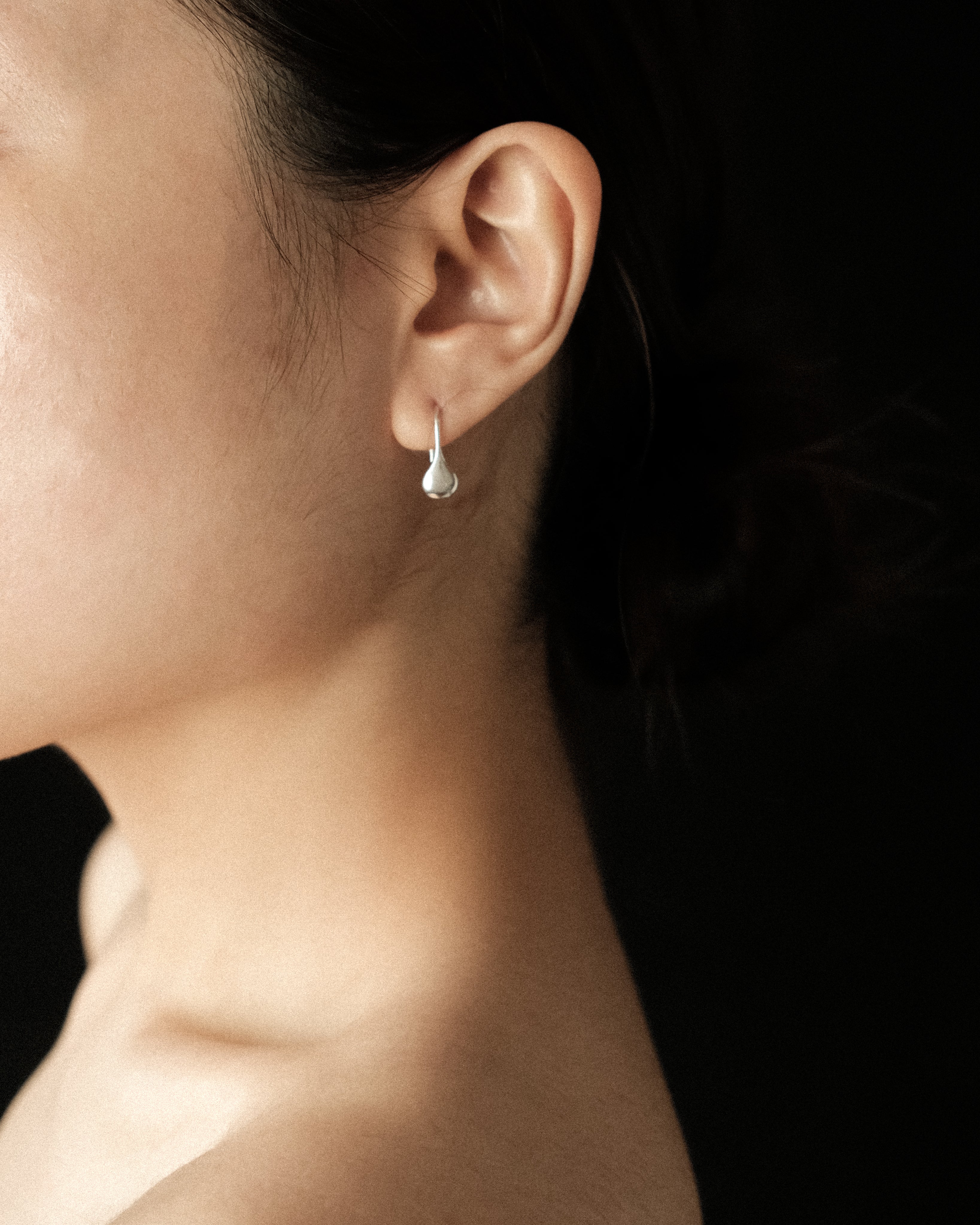 Elara Droplet Dangle Earrings