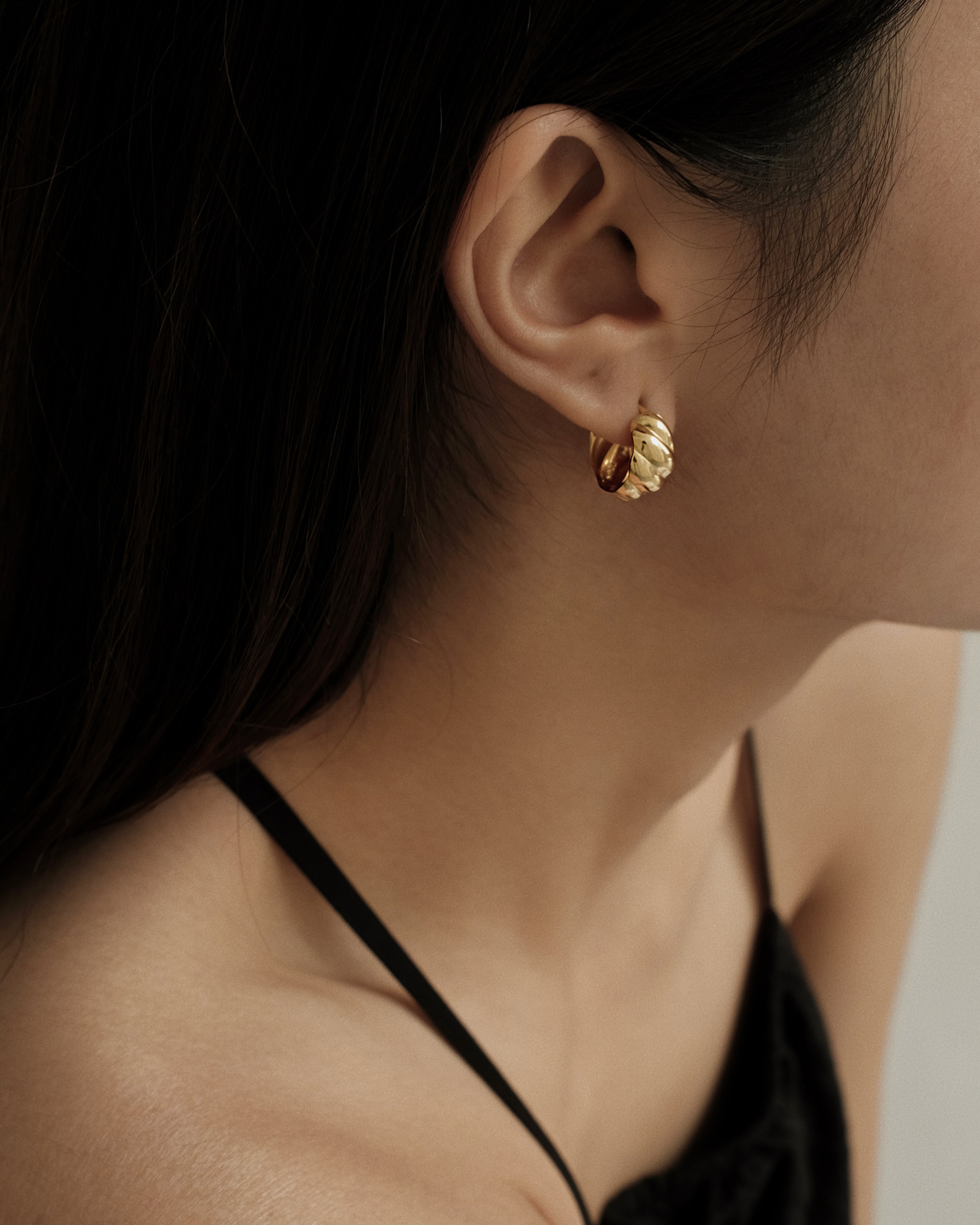 Agathe Shell Bold Hoop Earrings