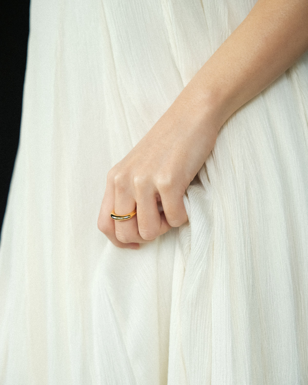 Kotahi Sculptural Band Ring