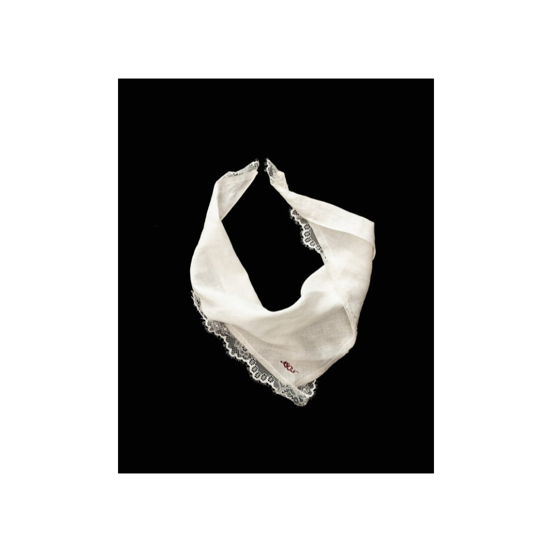 MYJN lace linen scarf with hand-embroidered italic lettering