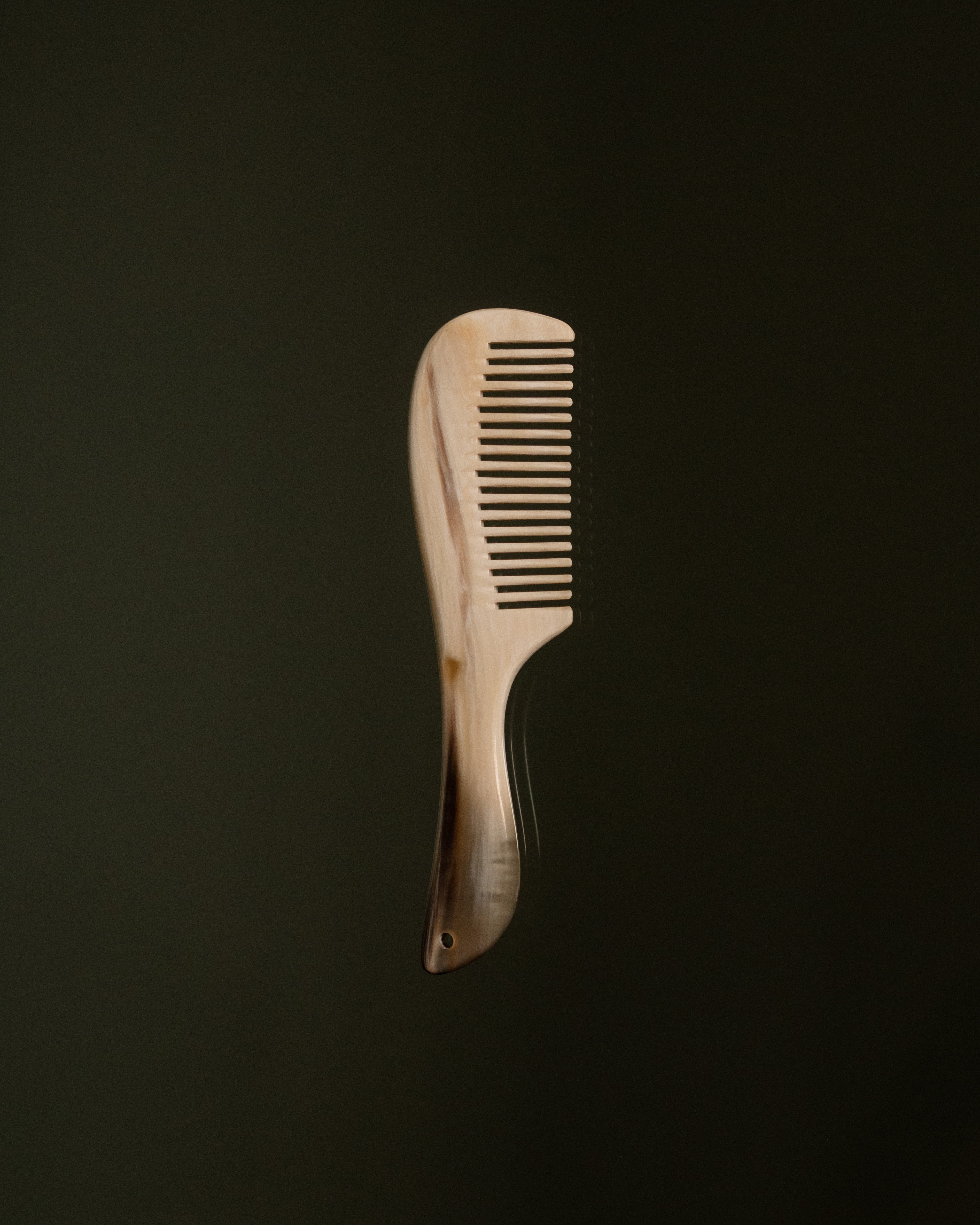 The Petite Dresser Horn Comb