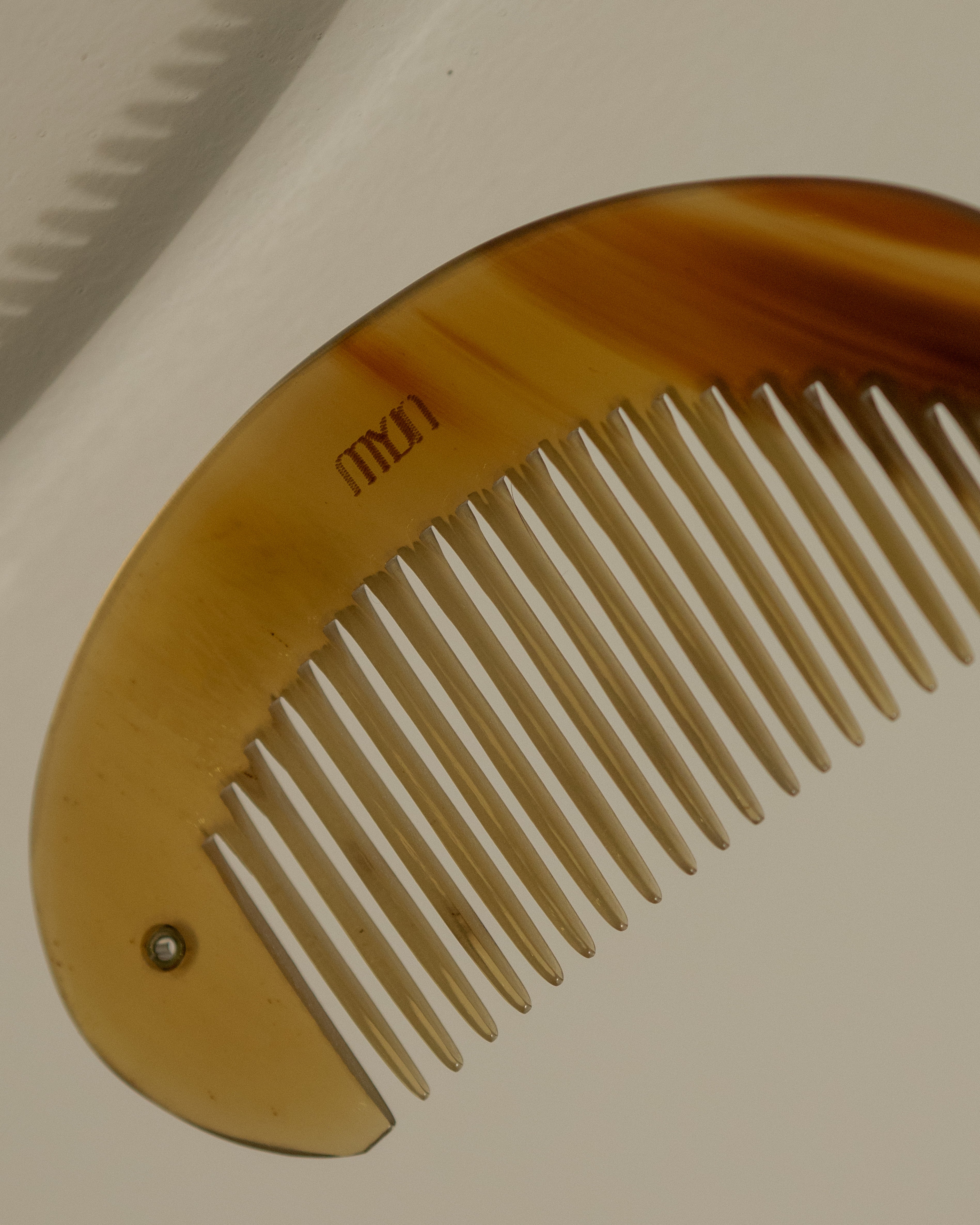 Curved Travel Horn Comb 002