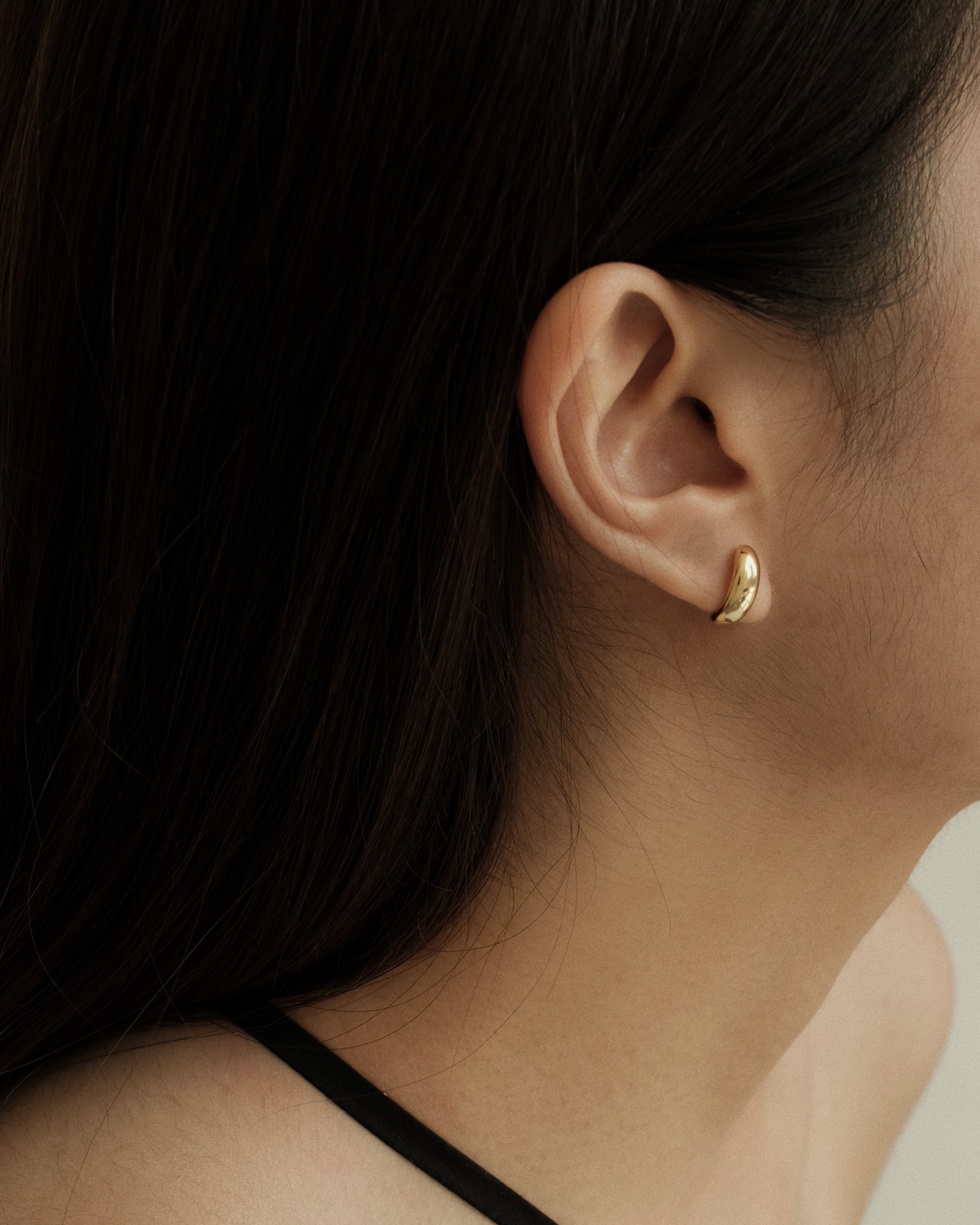 Kiana Flat Curved Stud Earrings