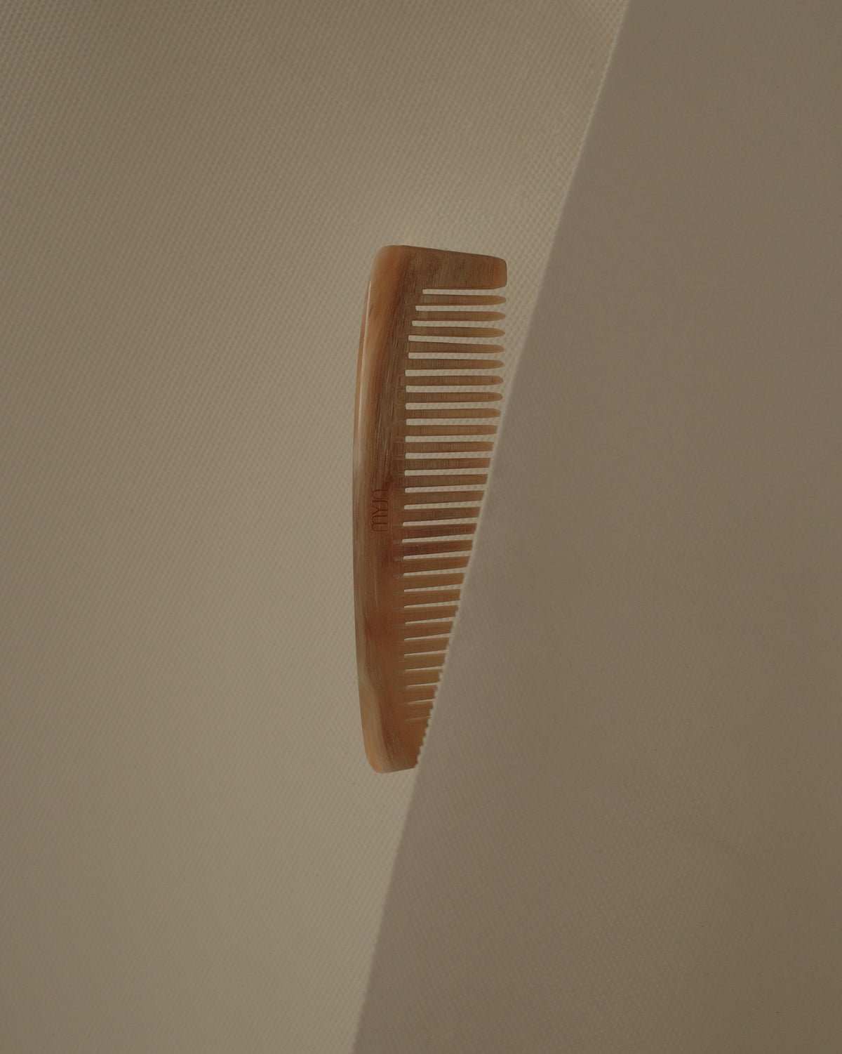 The Nude Classic Horn Comb
