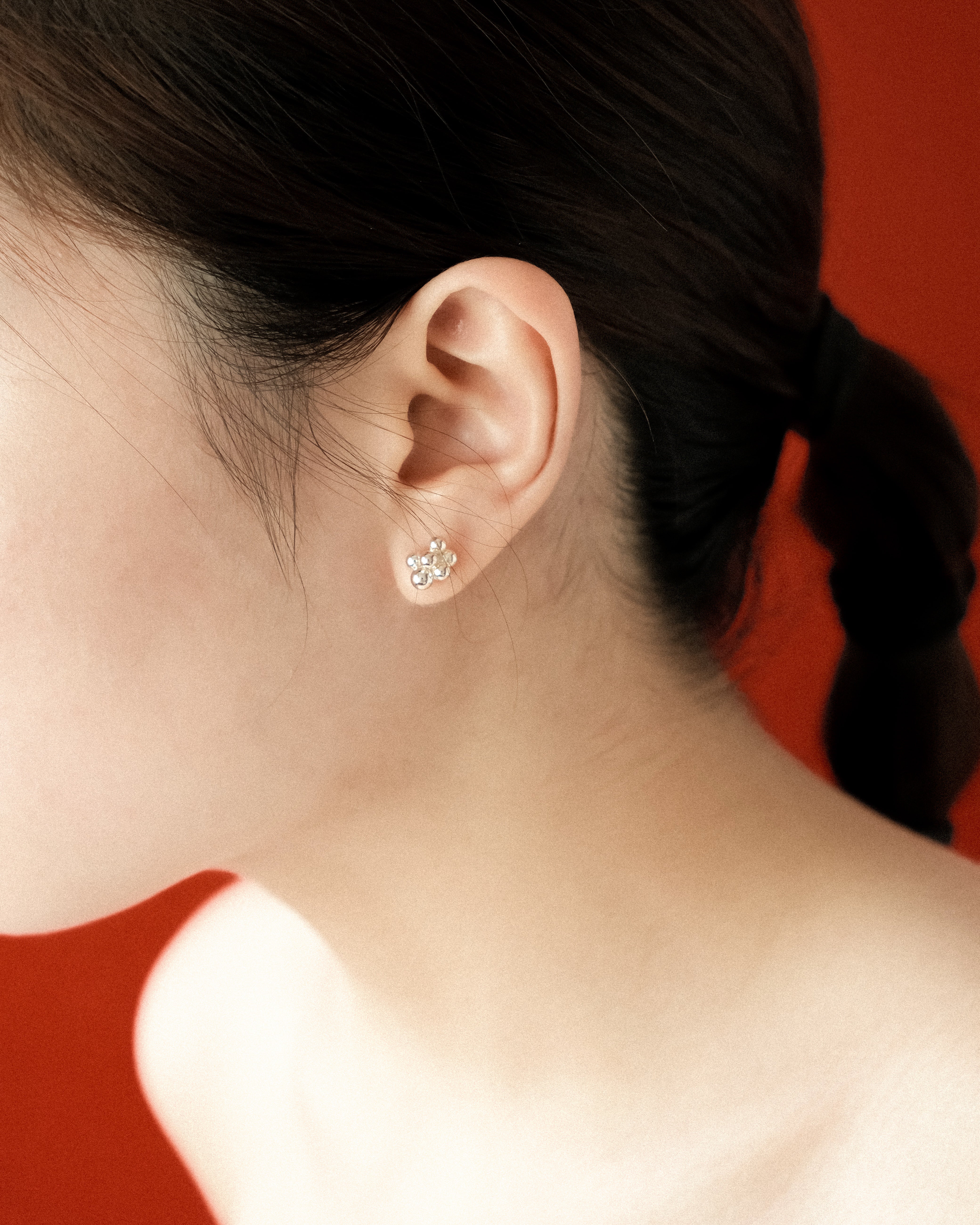 Édith Tiny Bobble Grape Stud Earrings