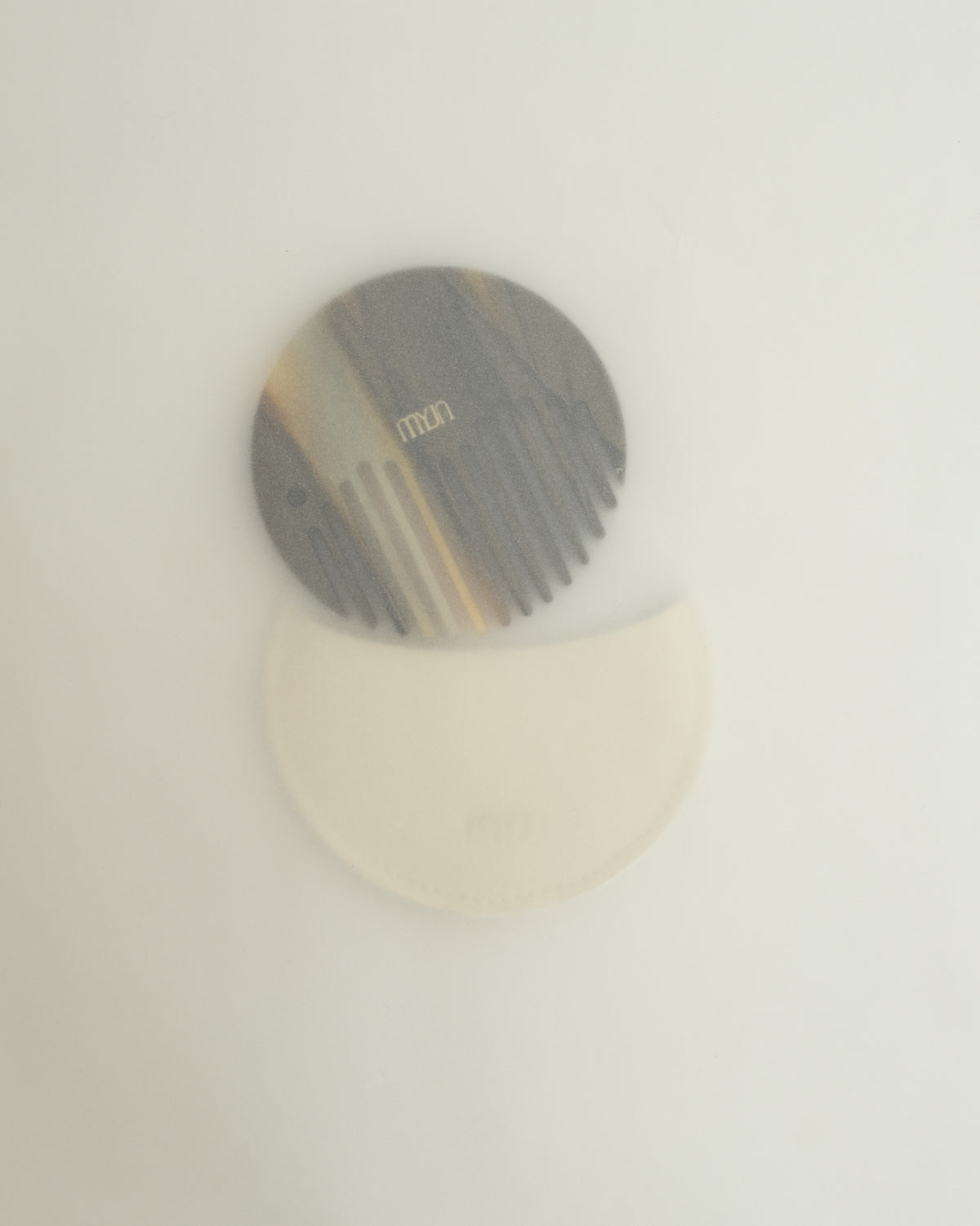 The Nari Round Comb 001