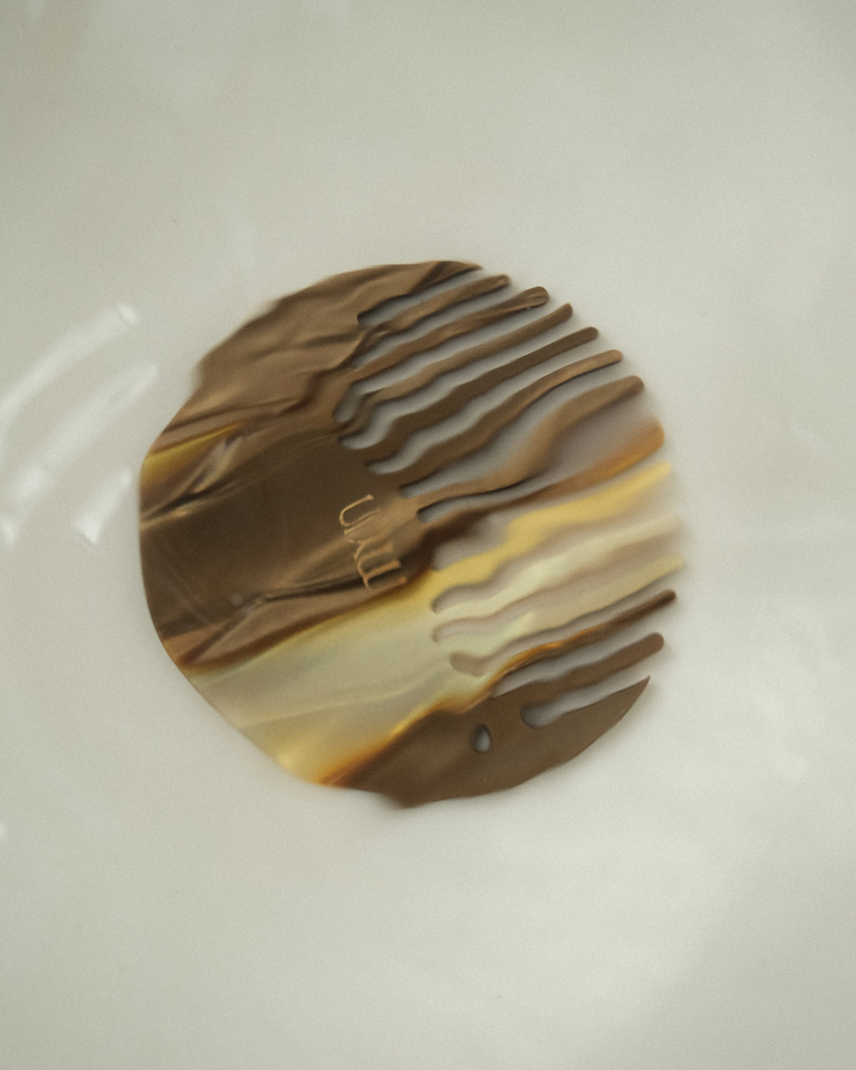 The Nari Round Comb 001