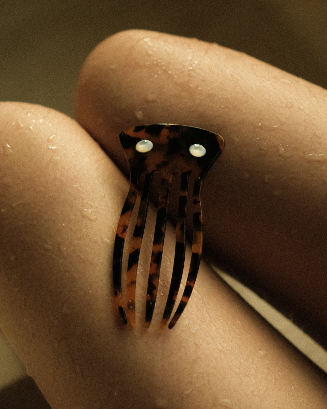 The Gardienne Hair Comb, Nacre