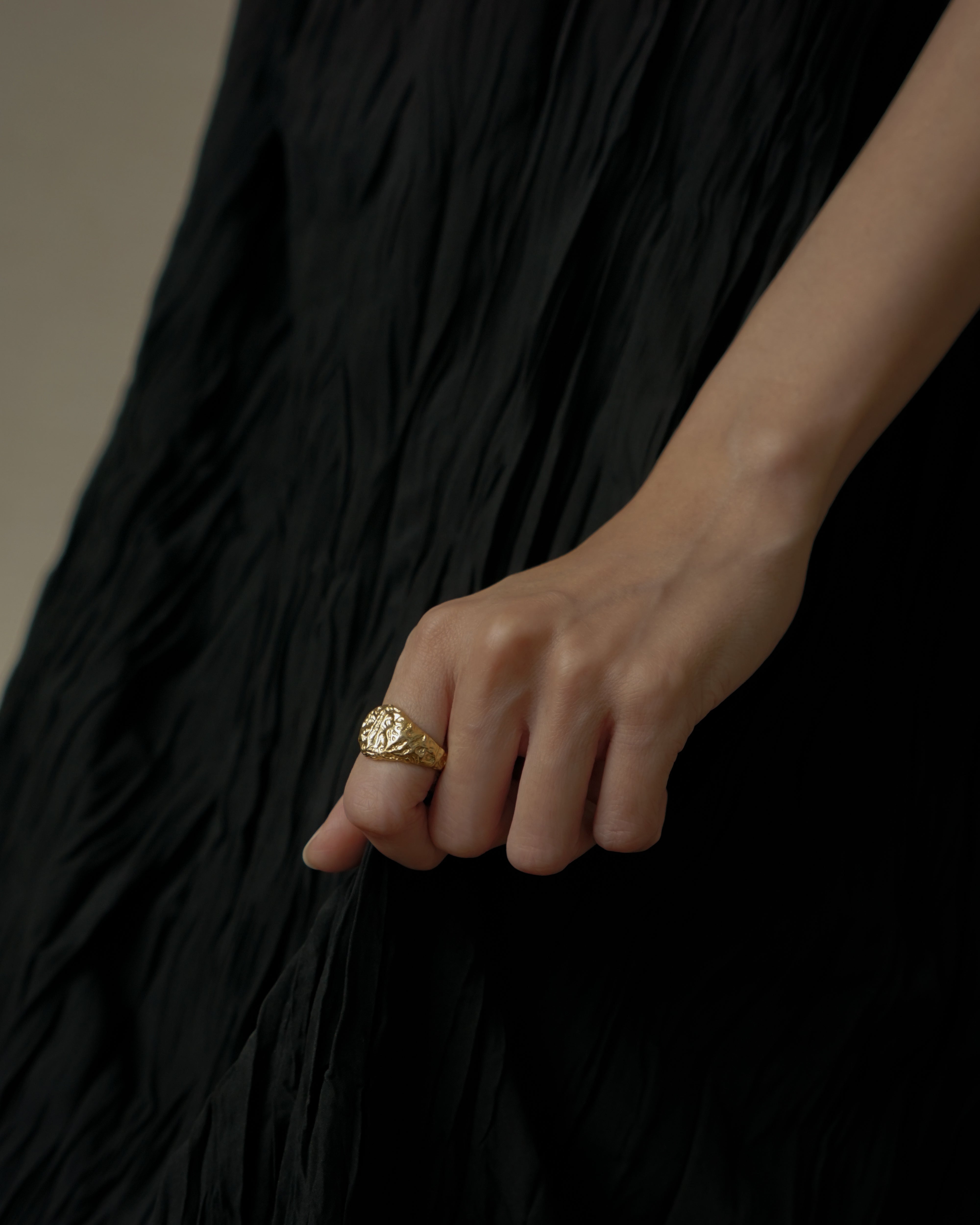 Kaiya Hammered Signet Ring