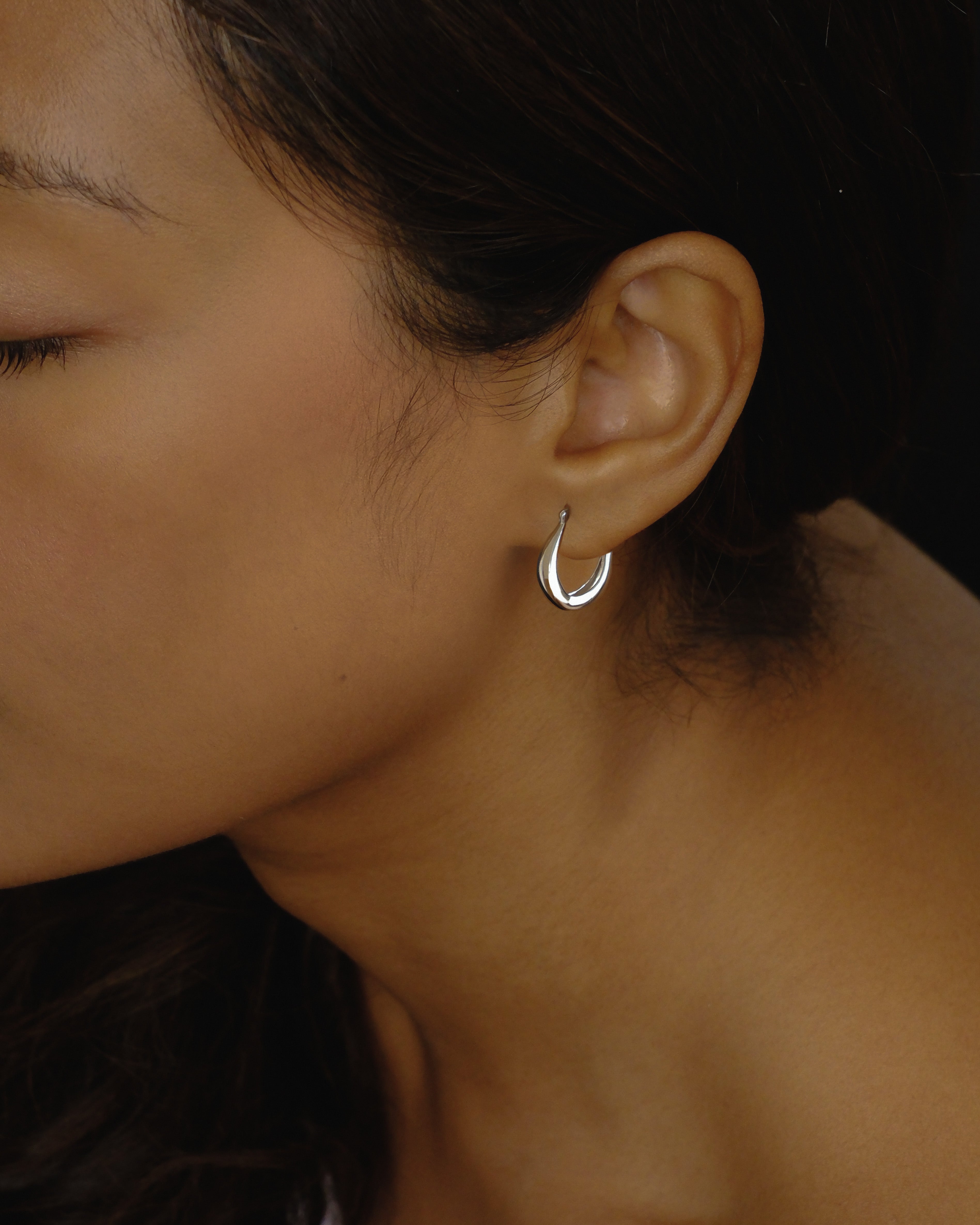 Herra Mini Curved Hoop Earrings