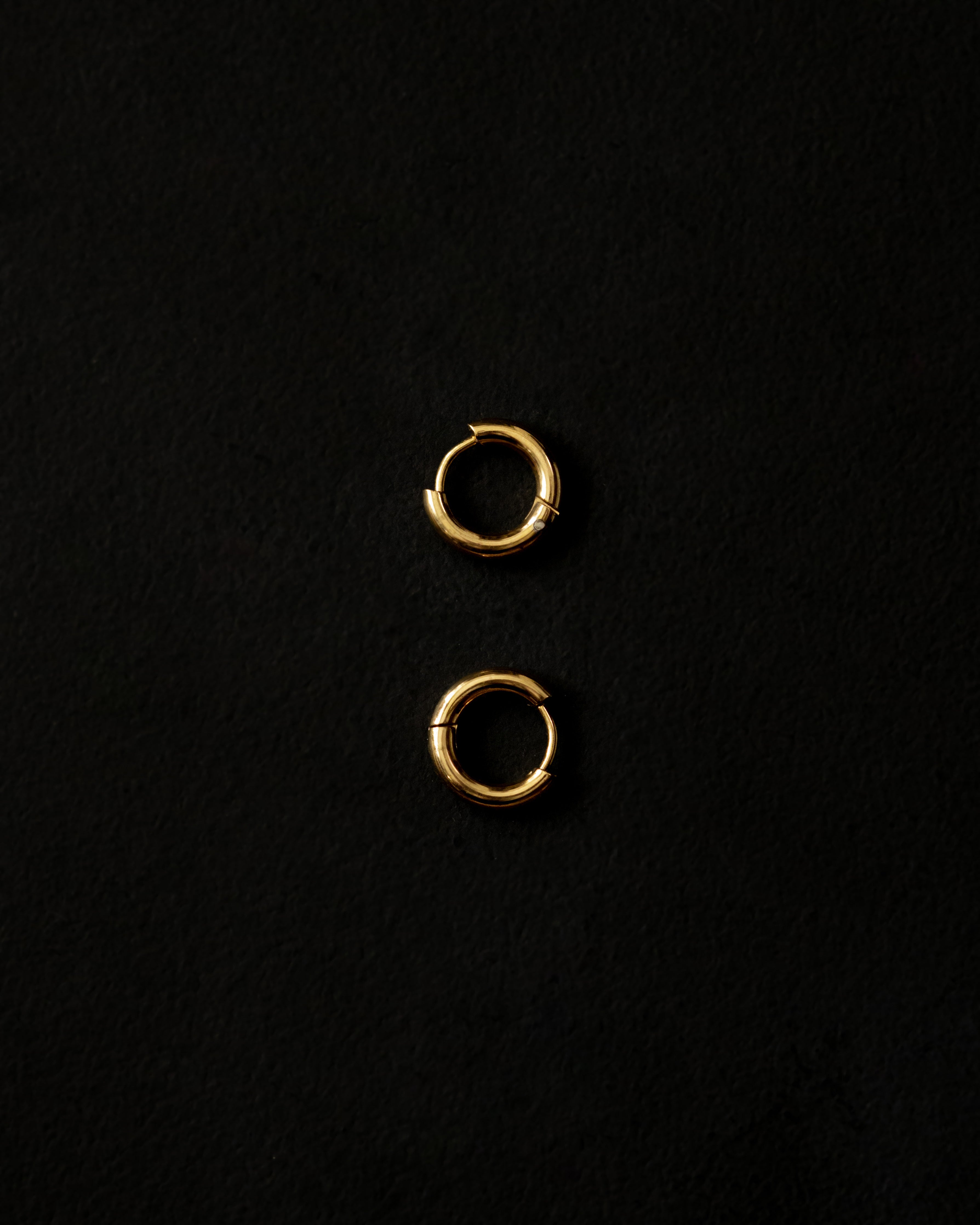 Basic Medium Huggie Hoop Earrings