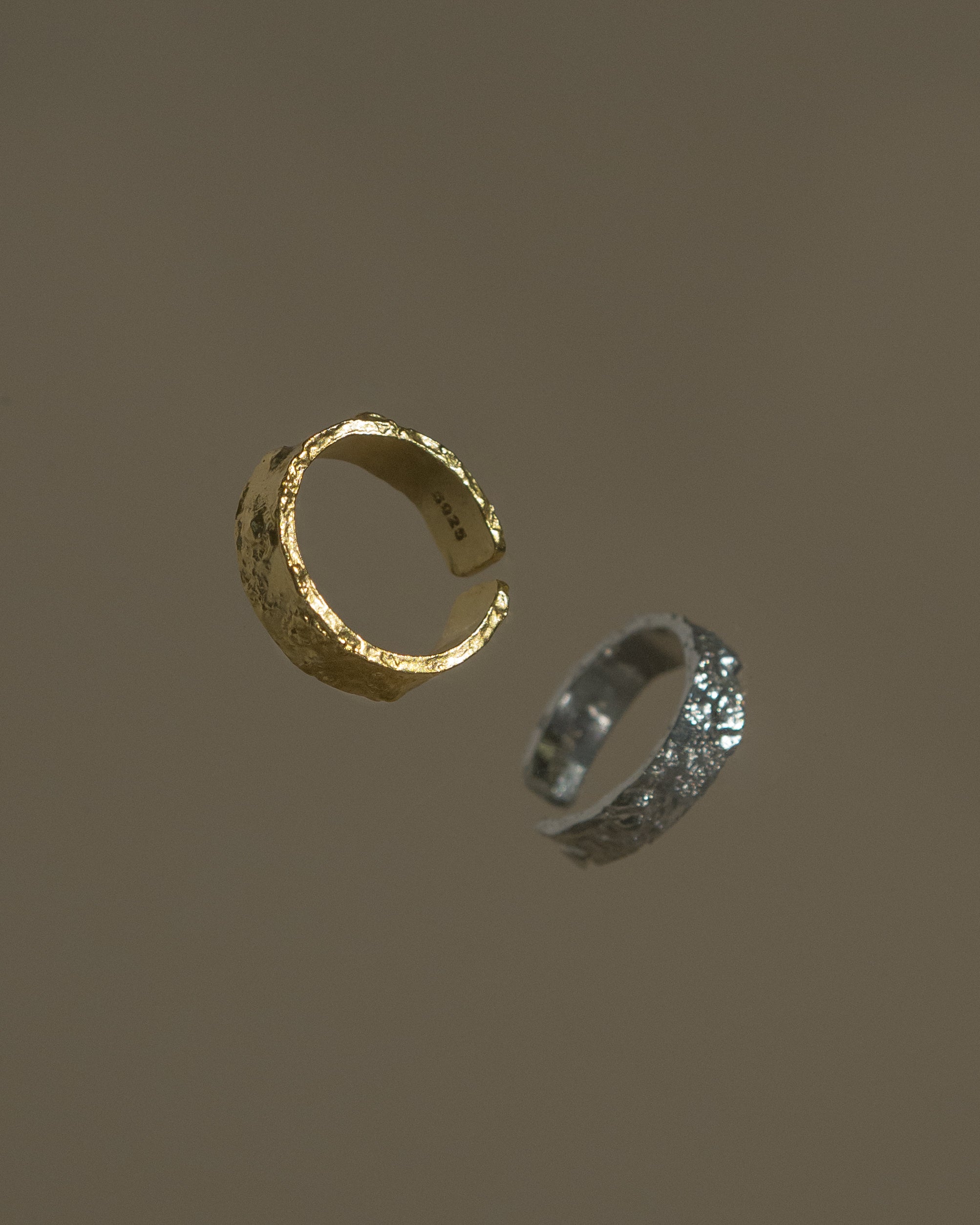 Dale Structure Hammered Couple Band Ring