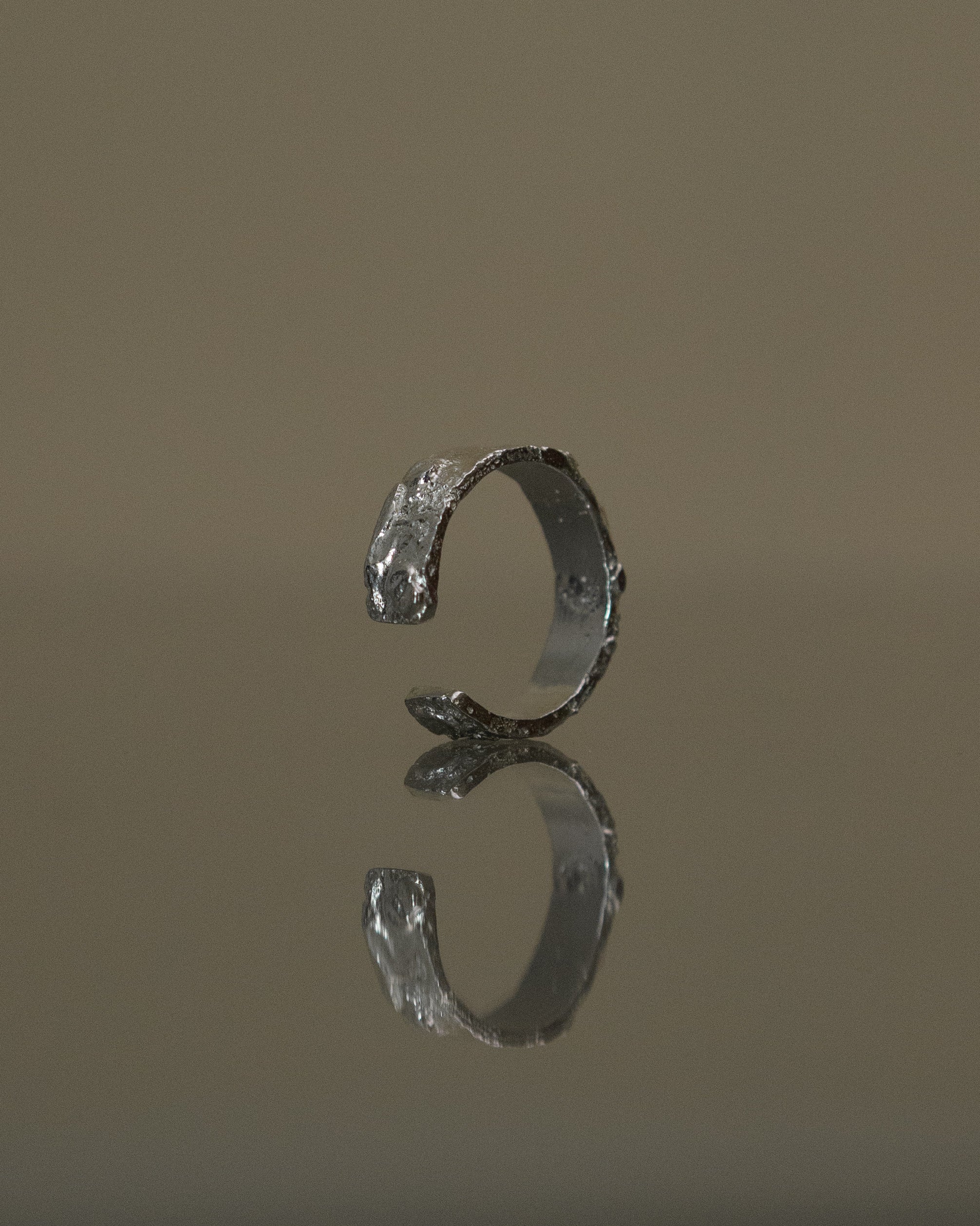 Dale Structure Hammered Couple Band Ring