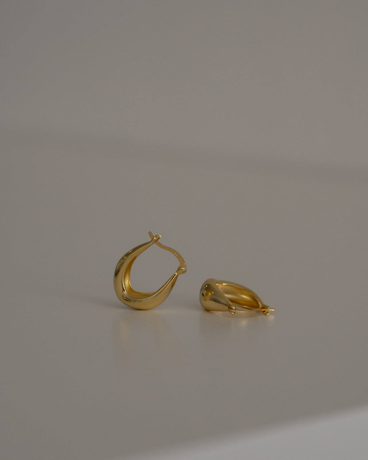 Herra Mini Curved Hoop Earrings