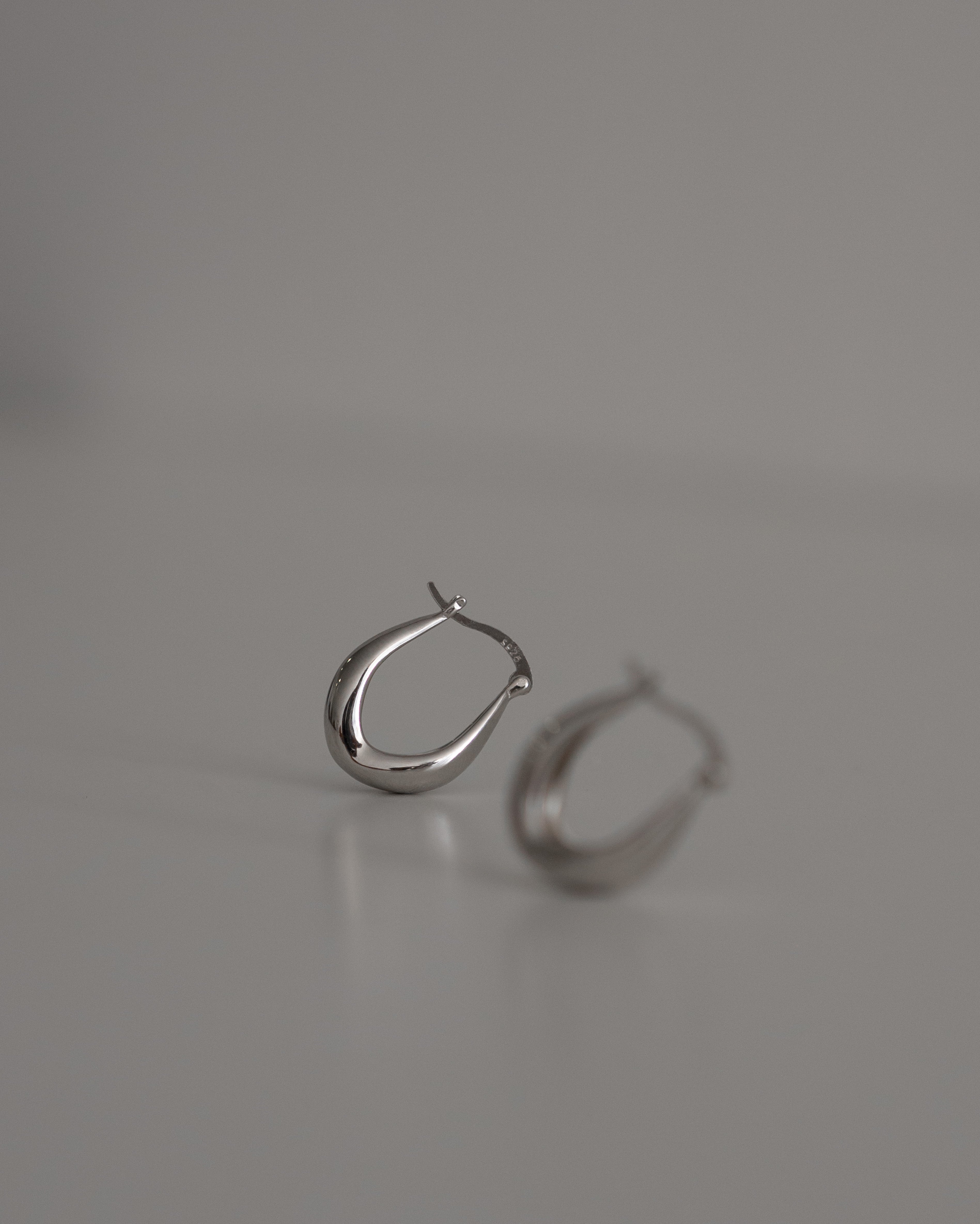 Herra Mini Curved Hoop Earrings