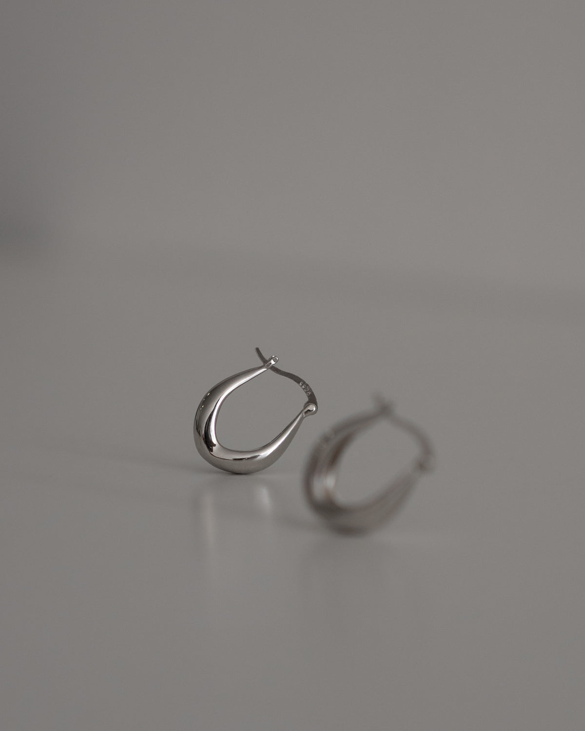 Herra Mini Curved Hoop Earrings