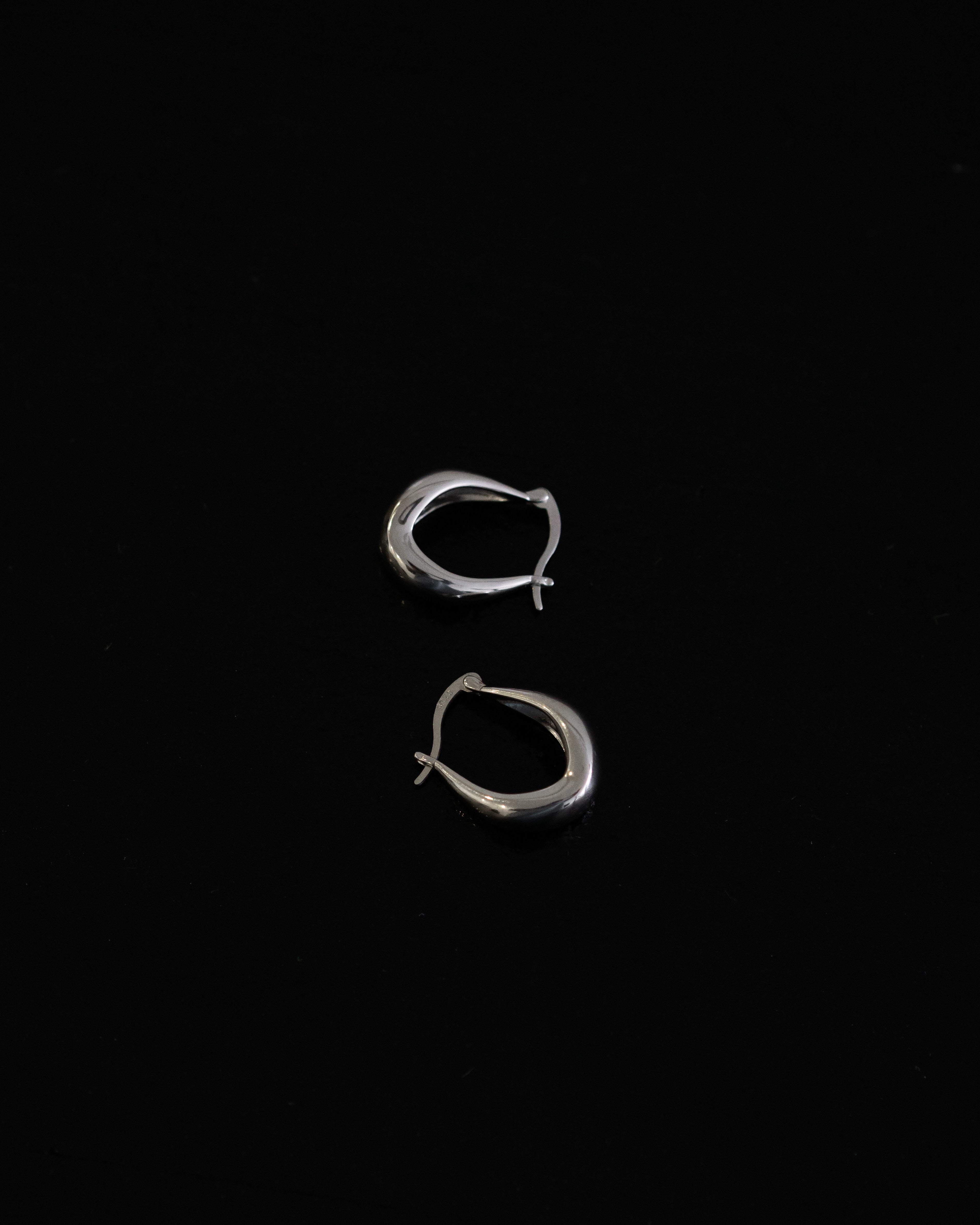 Herra Mini Curved Hoop Earrings