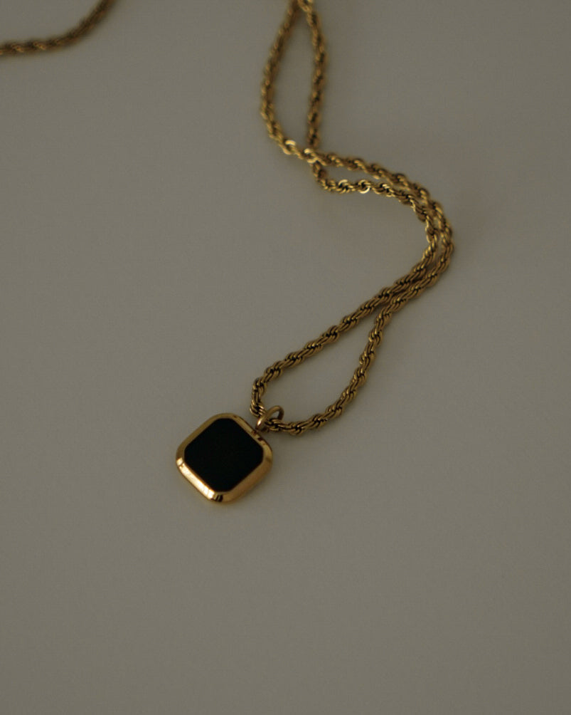 Tami Pendant Necklace