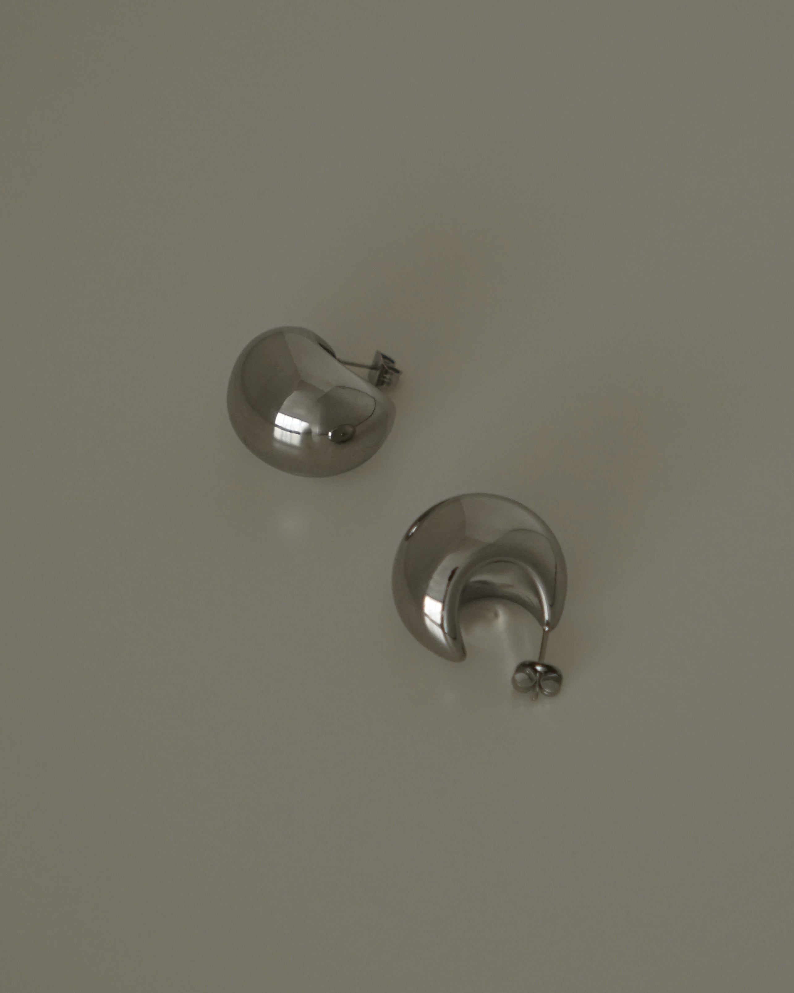 Ida Bold Dome Stud Earrings