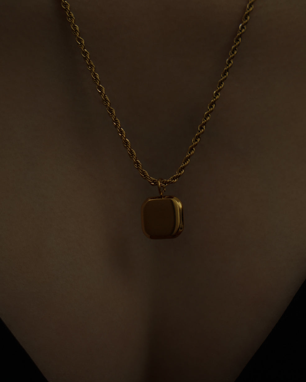 Tami Pendant Necklace