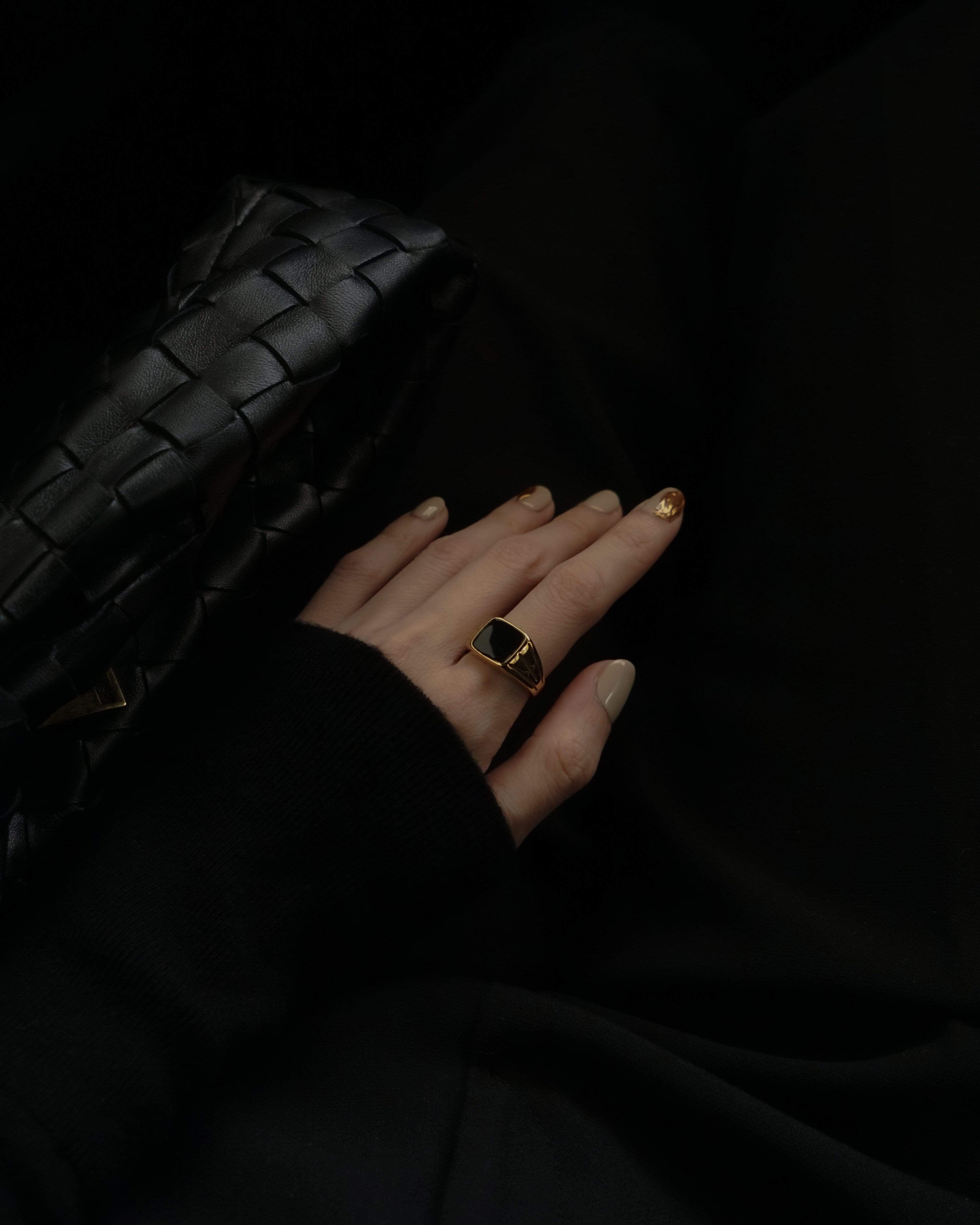 MYJN Rings Betye Black Signet Ring