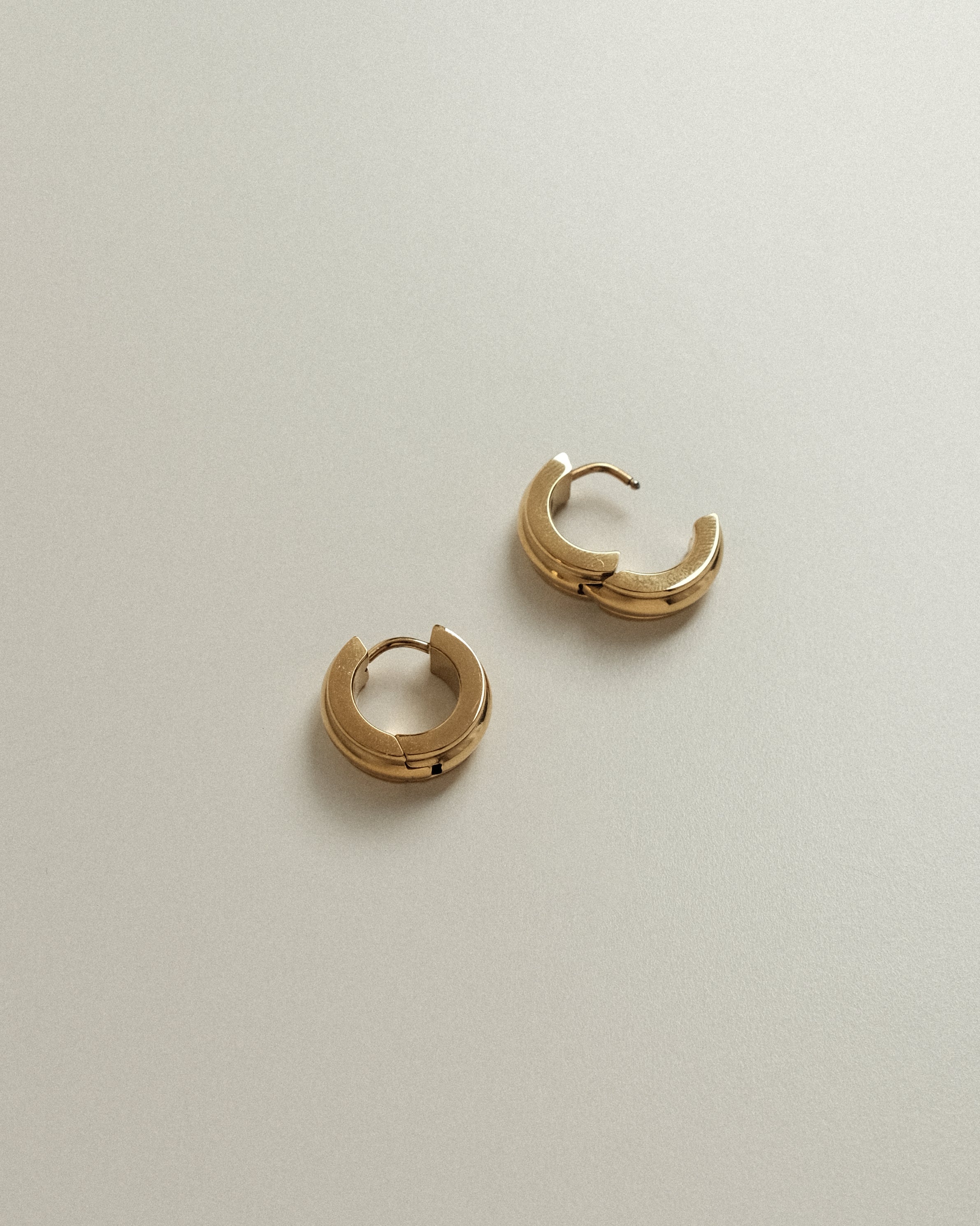 Dohana Vase Huggie Hoop Earrings