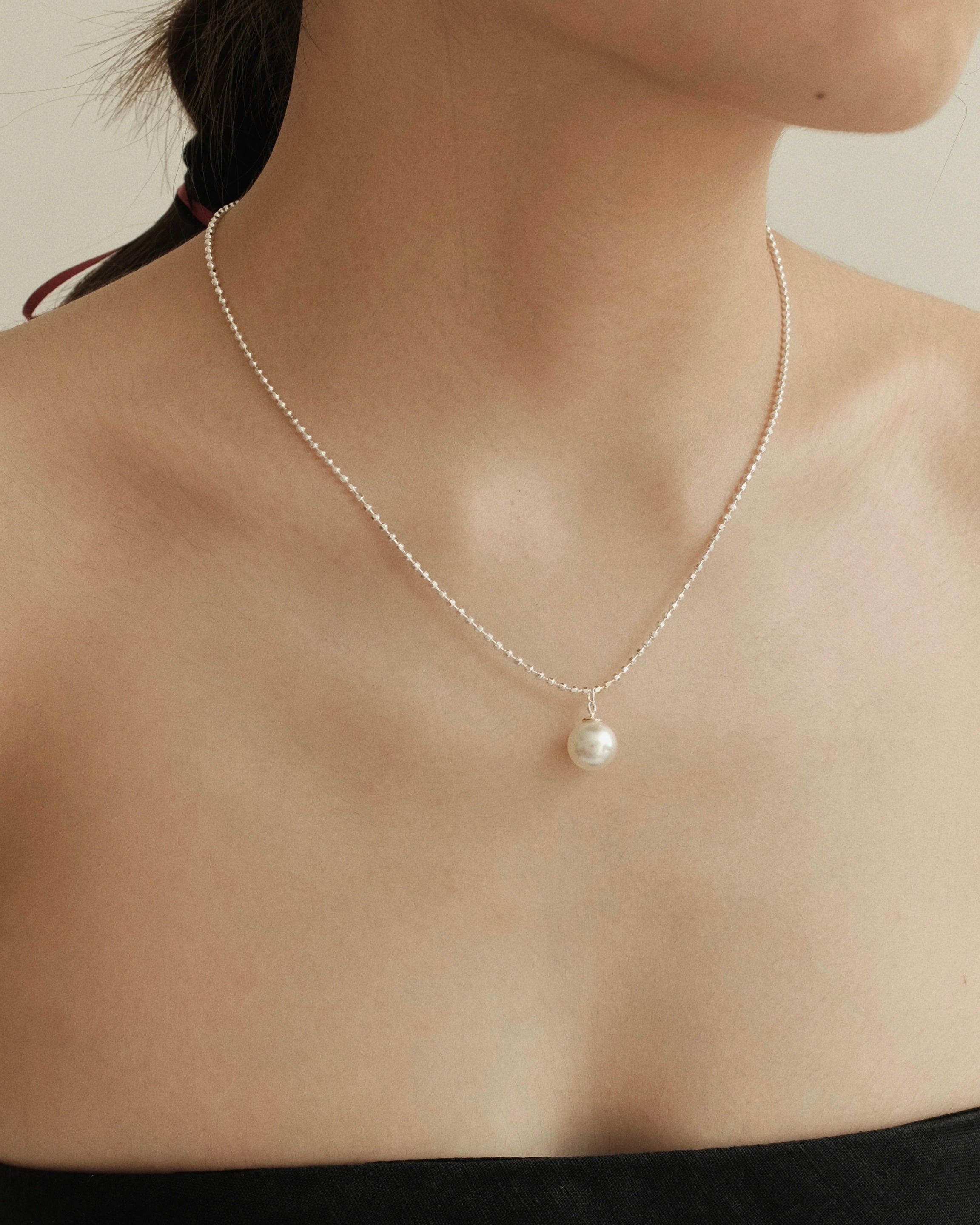 Noe Single Pearl Pendant Necklace