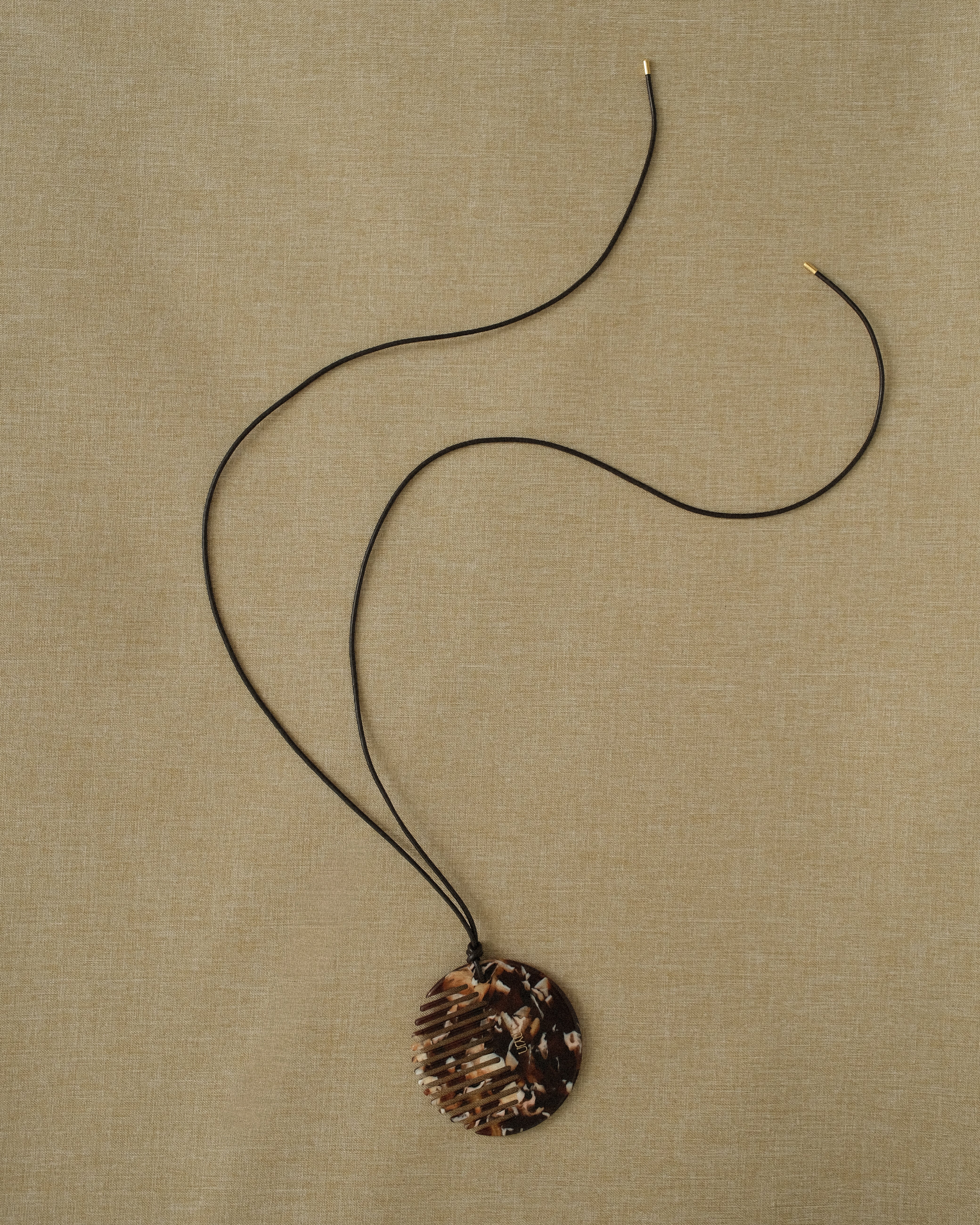 [GIFT] Comb Necklace - The Auri 003