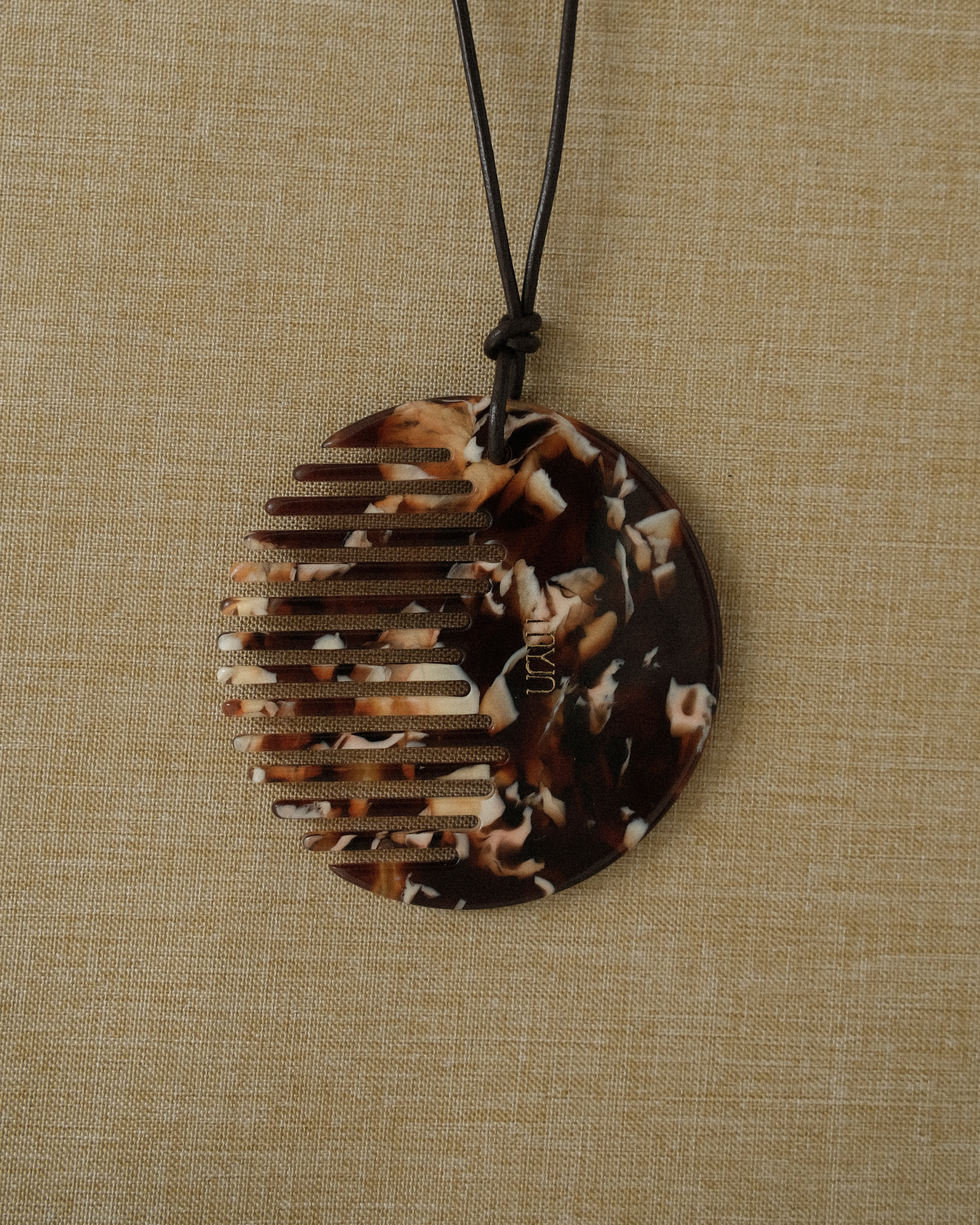 [GIFT] Comb Necklace - The Auri 003