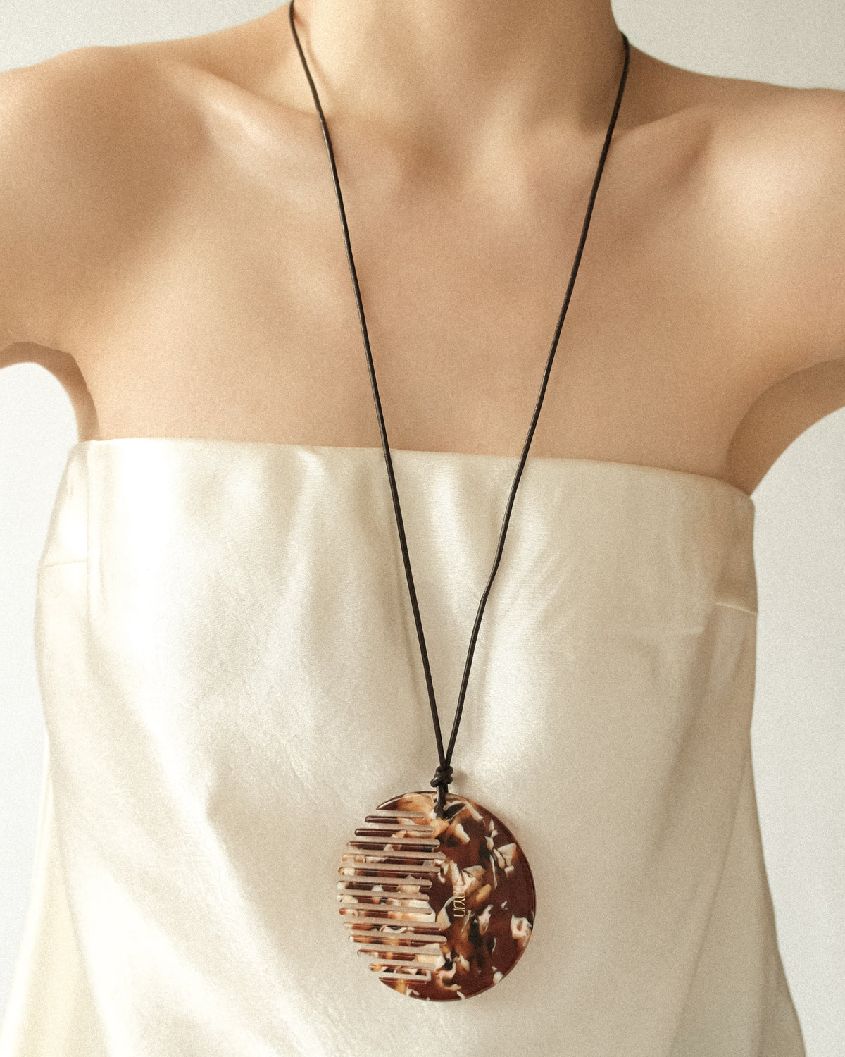 The Auri Comb Necklace