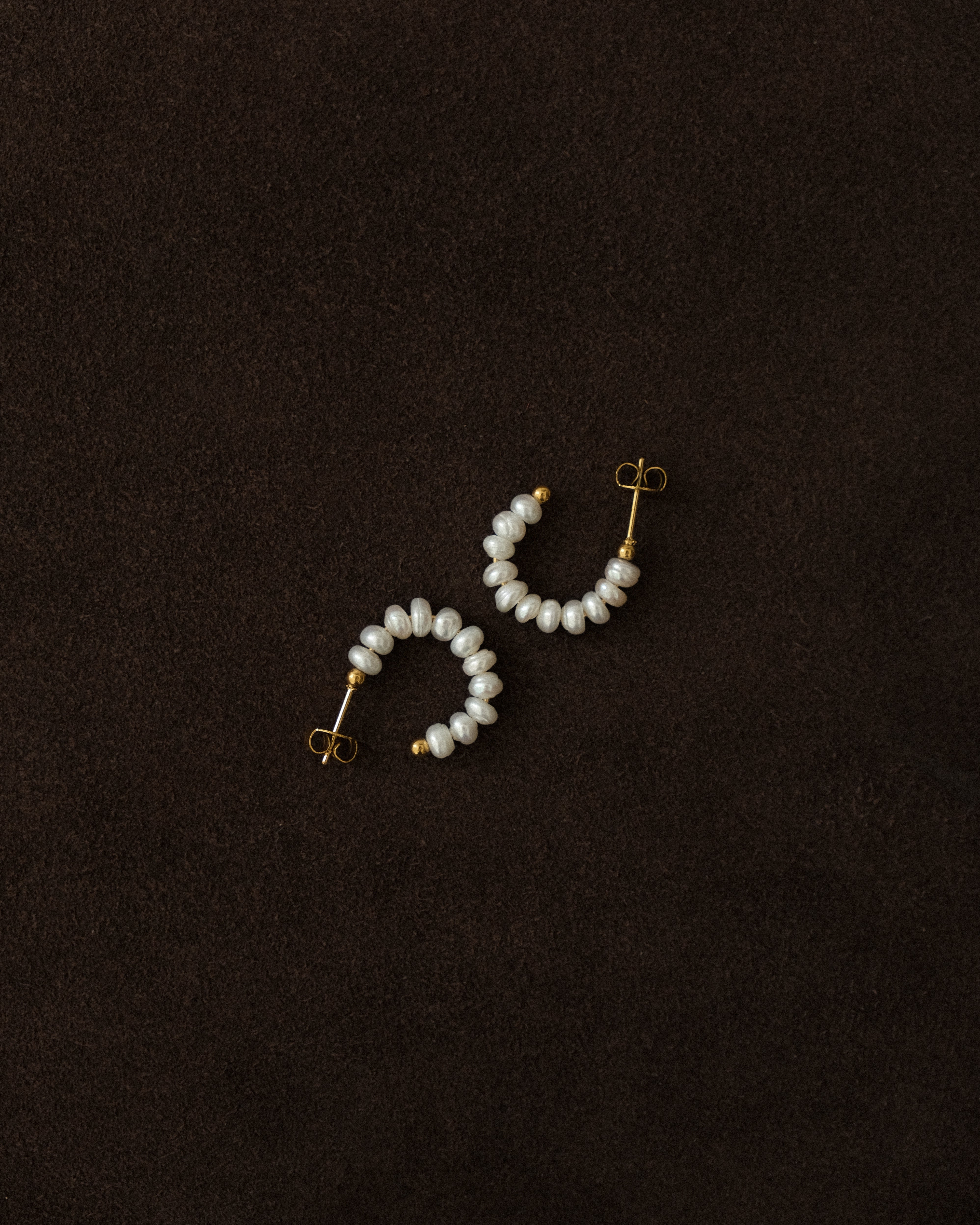 Belén Tiny Baroque Pearl Hoop Stud Earrings