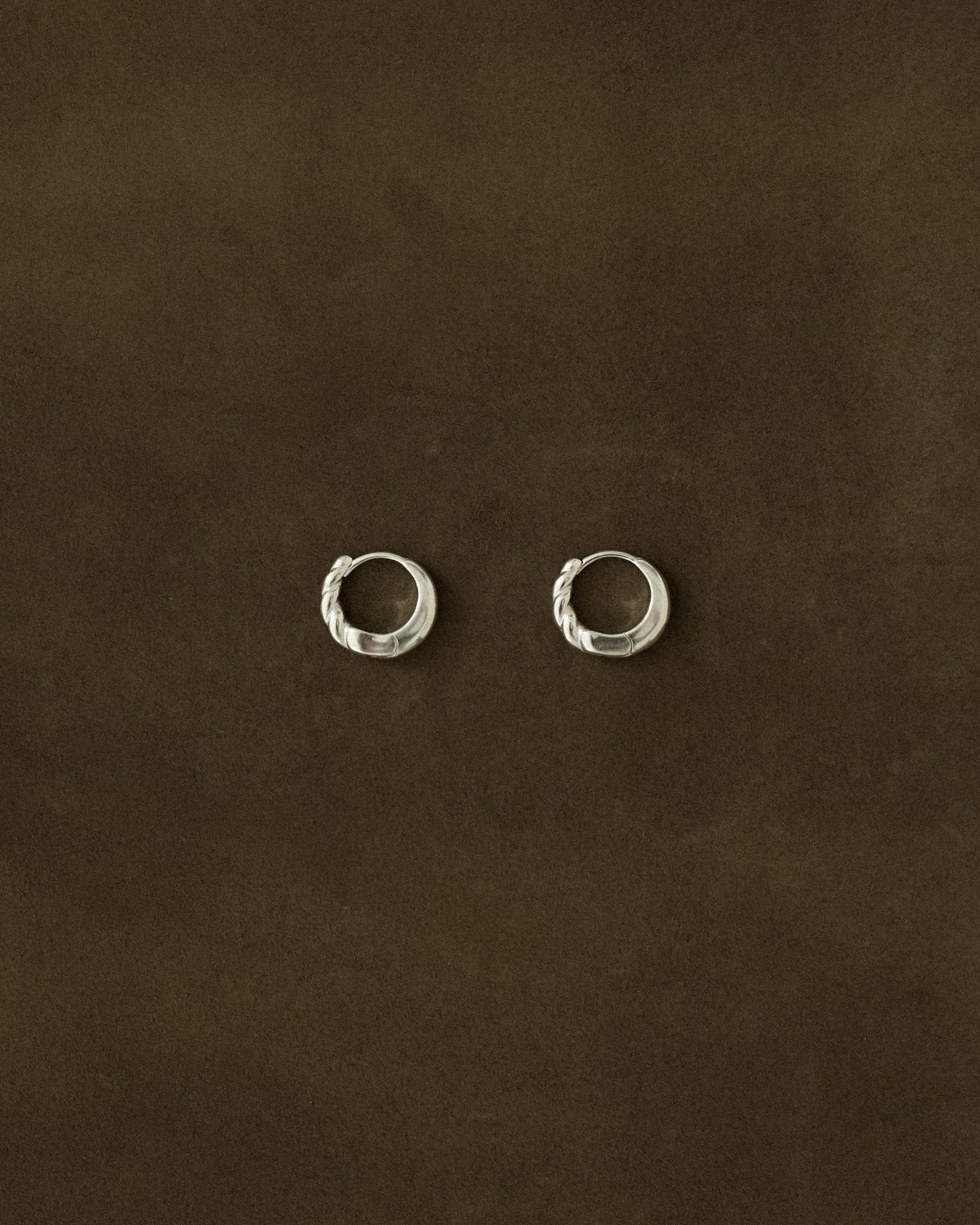 Nély Reversible Twisted Hoop Earrings