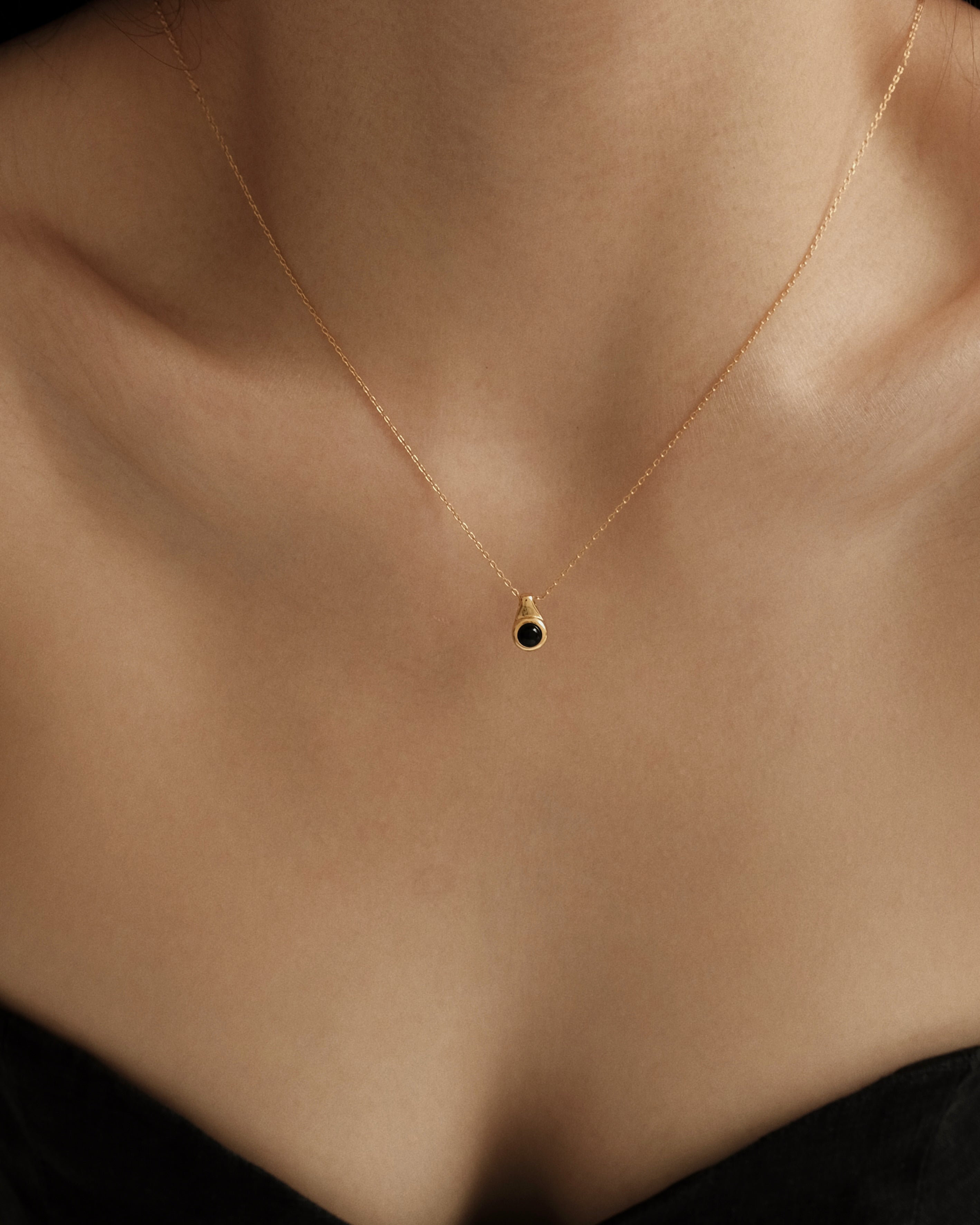 Fauve Black Pendant Necklace
